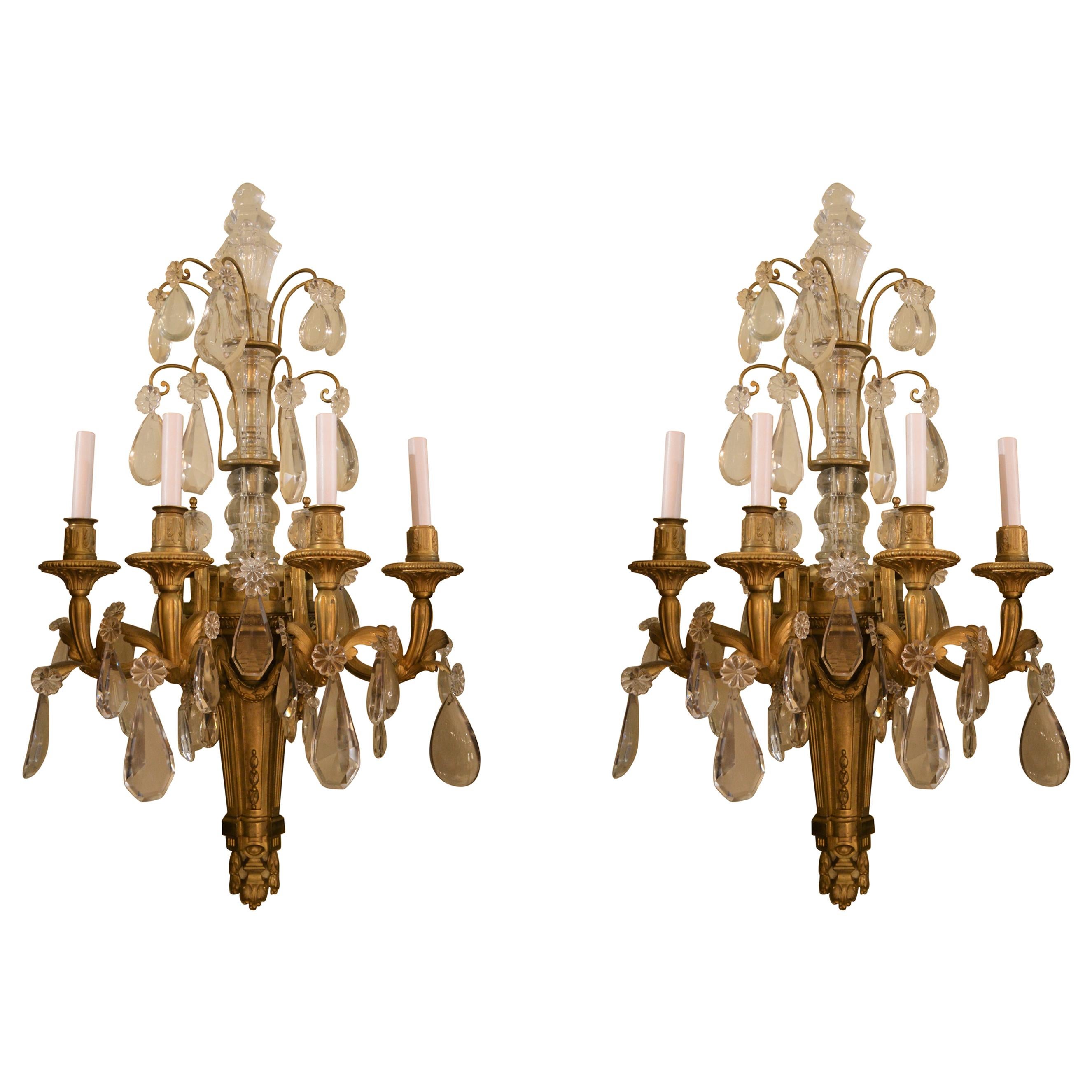 Paire d'appliques anciennes Louis XVI en cristal de Baccarat et bronze doré en vente