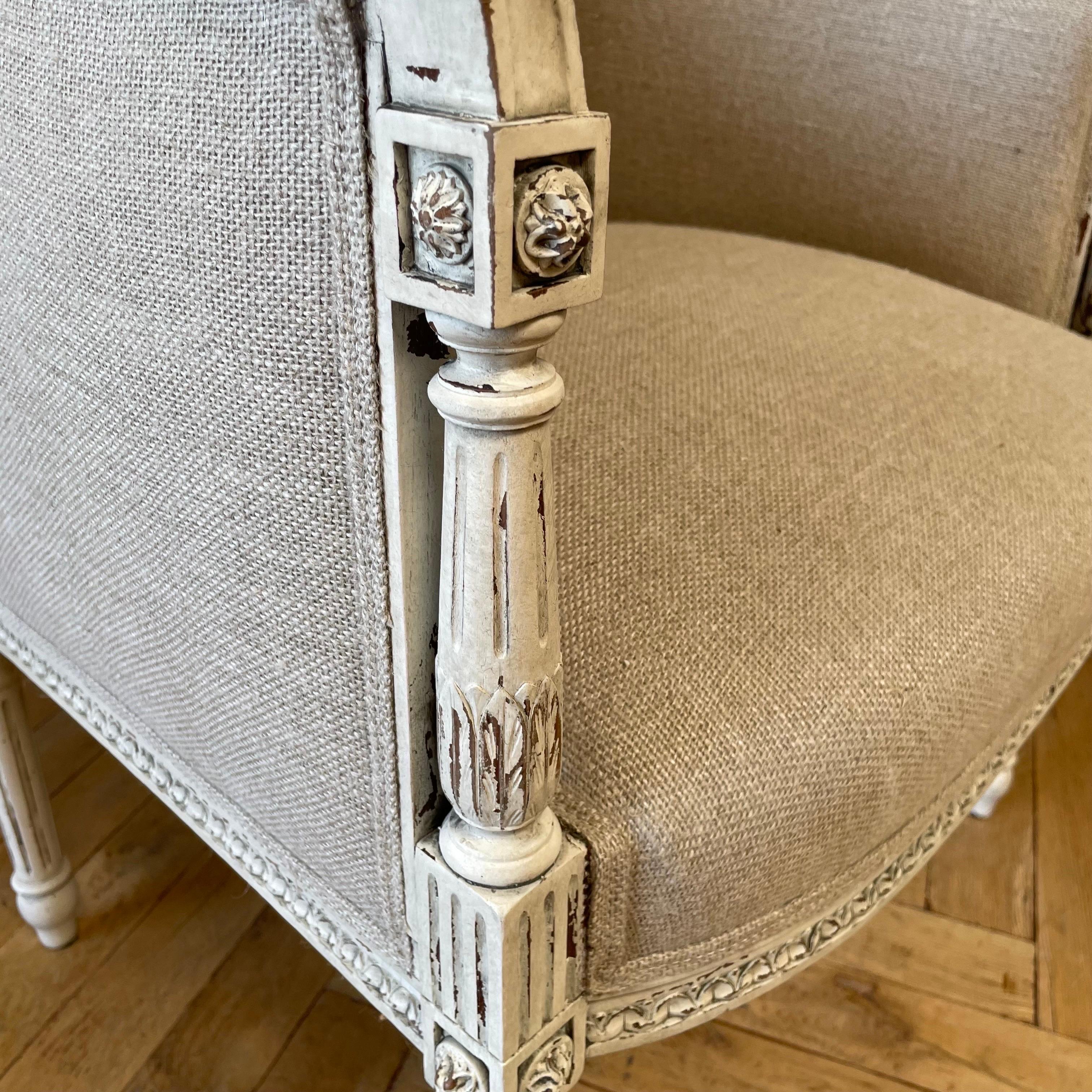 Paire de chaises anciennes de style Louis XVI tapissées de lin naturel irlandais en vente 9