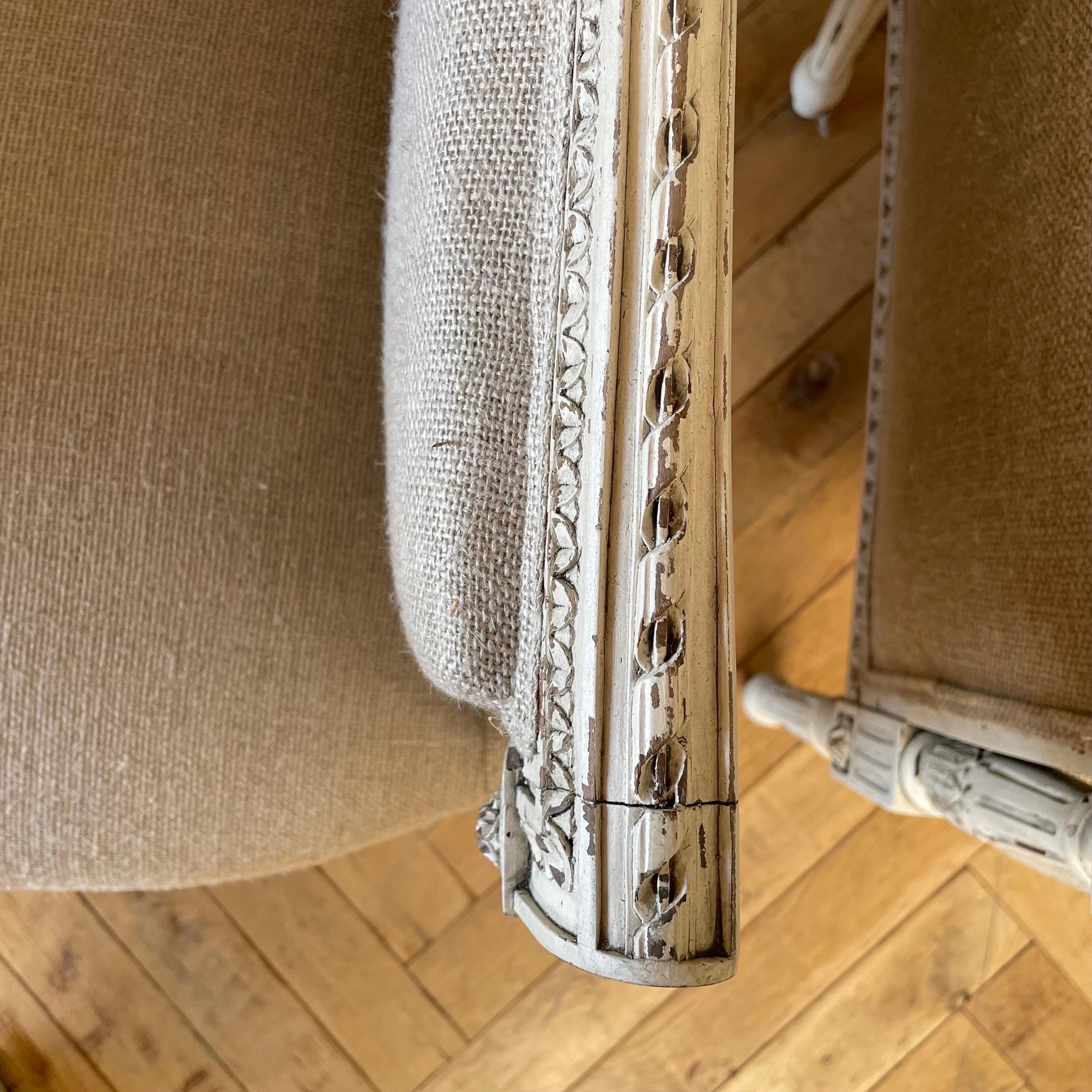 Paire de chaises anciennes de style Louis XVI tapissées de lin naturel irlandais en vente 2