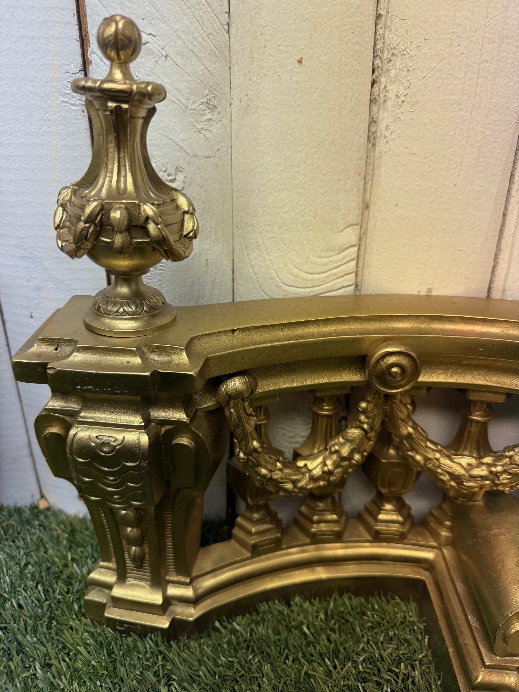 Coppia di Chenet, focolari o androni in bronzo dorato francese in stile Luigi XVI in vendita 2