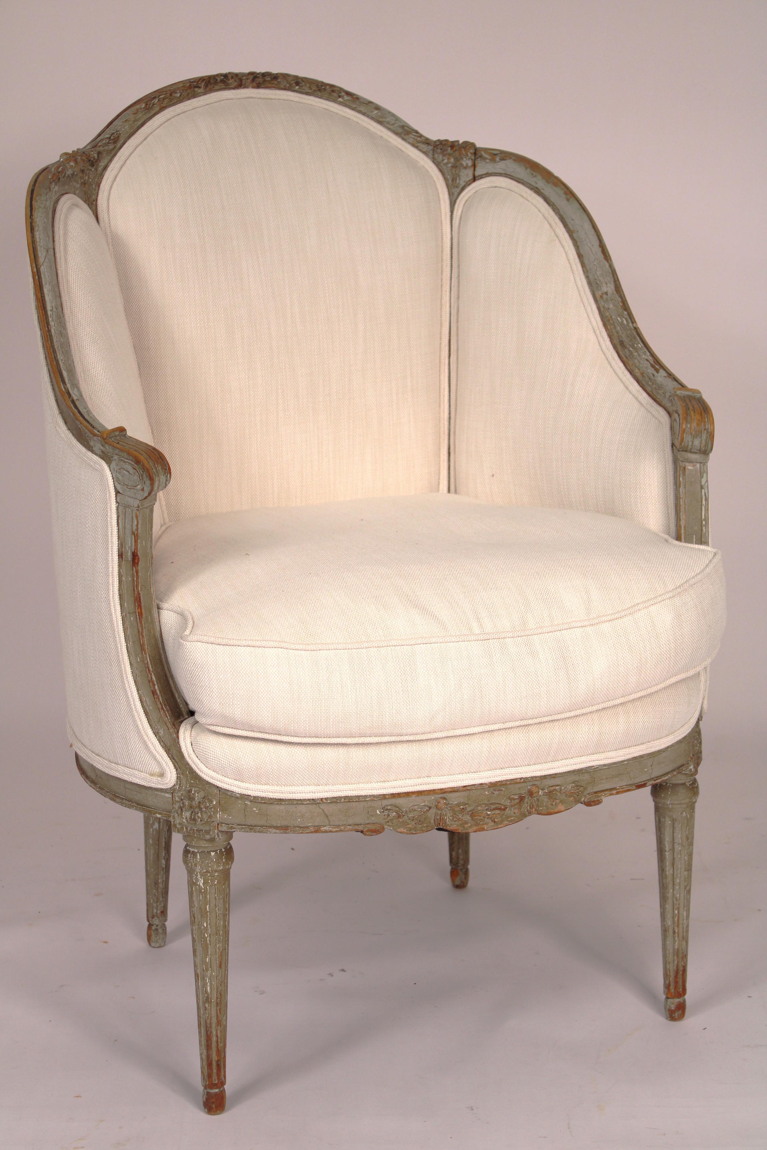 Pair of Antique Louis XVI Style Grisaille Painted Bergeres In Good Condition For Sale In Laguna Beach, CA