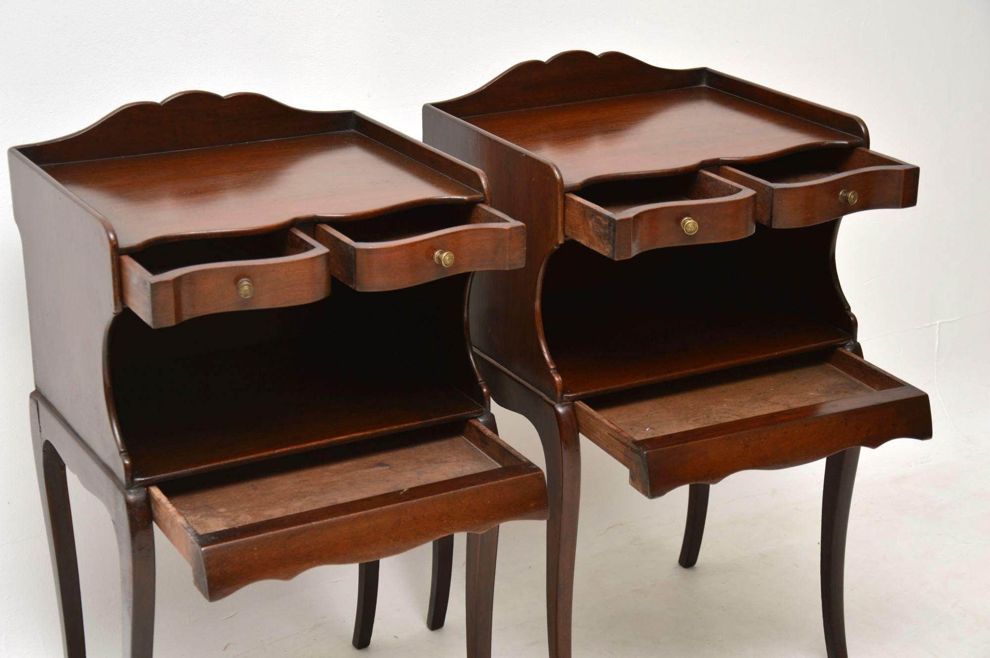 Early 20th Century Pair of Antique Mahogany Bedside Cabinets / Side Tables