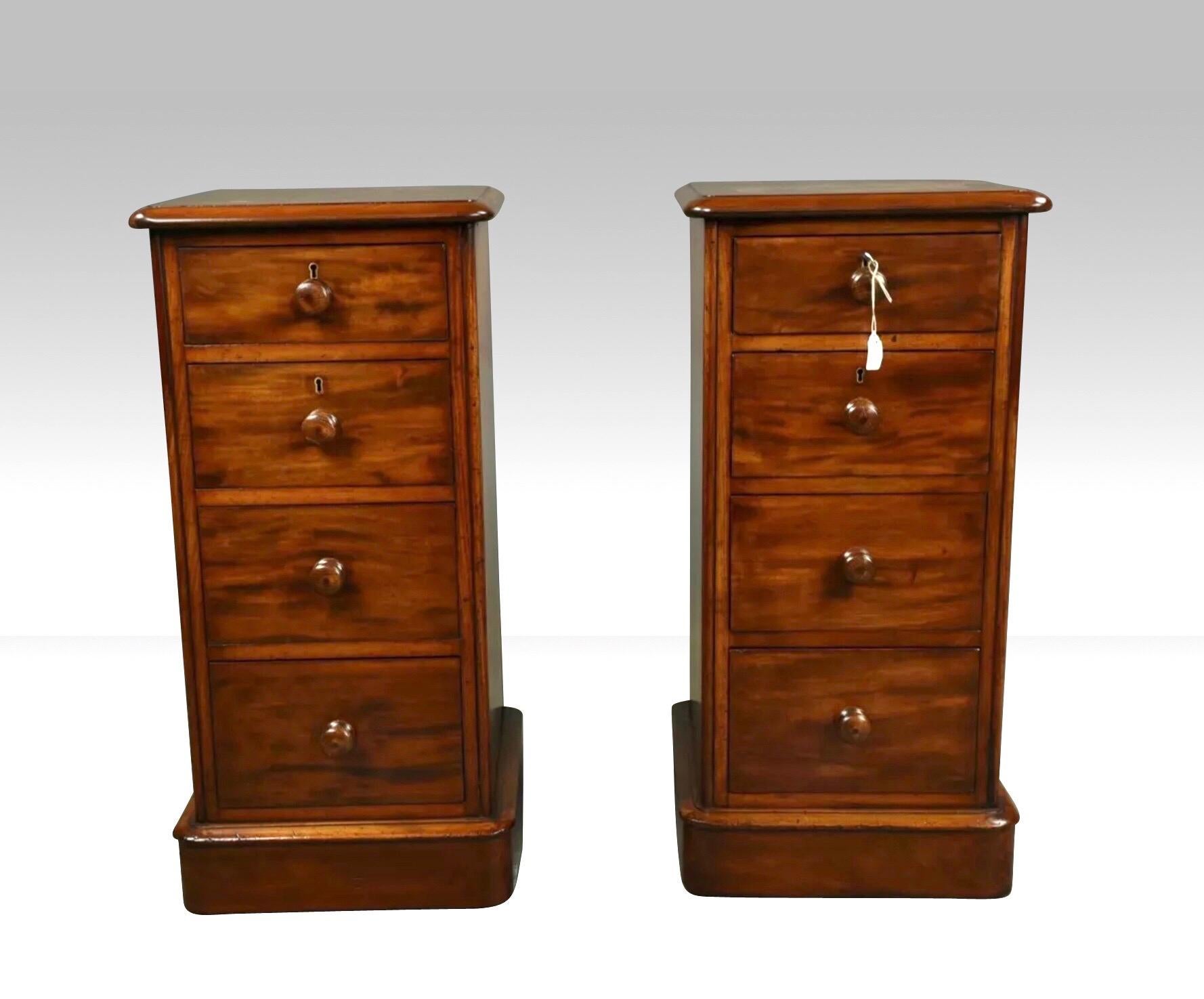 Fine pair of antique mahogany bedside chest cabinets of drawers each with four graduating drawers that have hand dovetailed joints, the two top drawers of each has a working lock and key.

Measures: Height = 74 cm (29