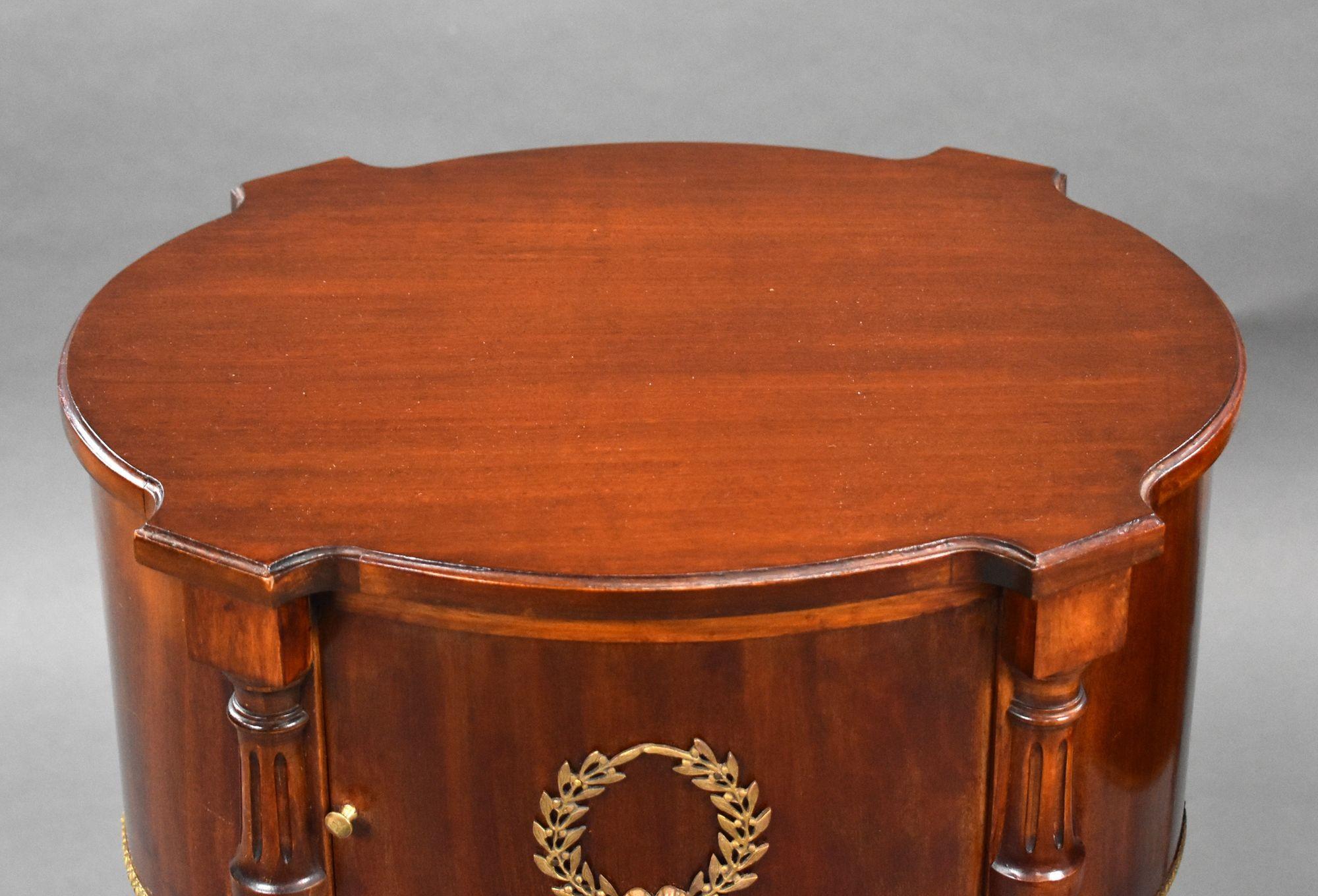 20th Century Pair of Antique Mahogany Bedside Tables