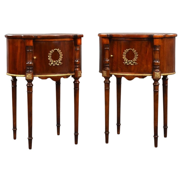 Pair of Antique Mahogany Bedside Tables For Sale at 1stDibs