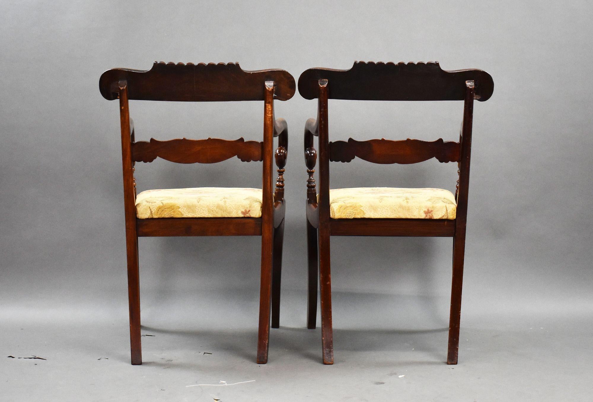 Pair of Antique Mahogany Carver Chairs In condizioni buone in vendita a Chelmsford, Essex