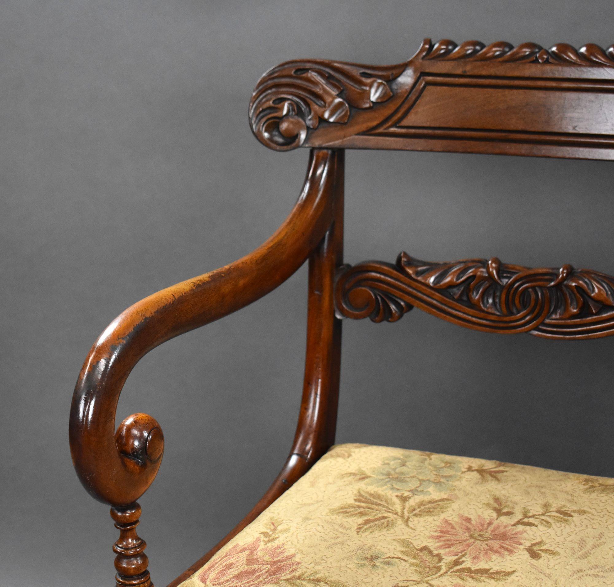 Pair of Antique Mahogany Carver Chairs in vendita 2