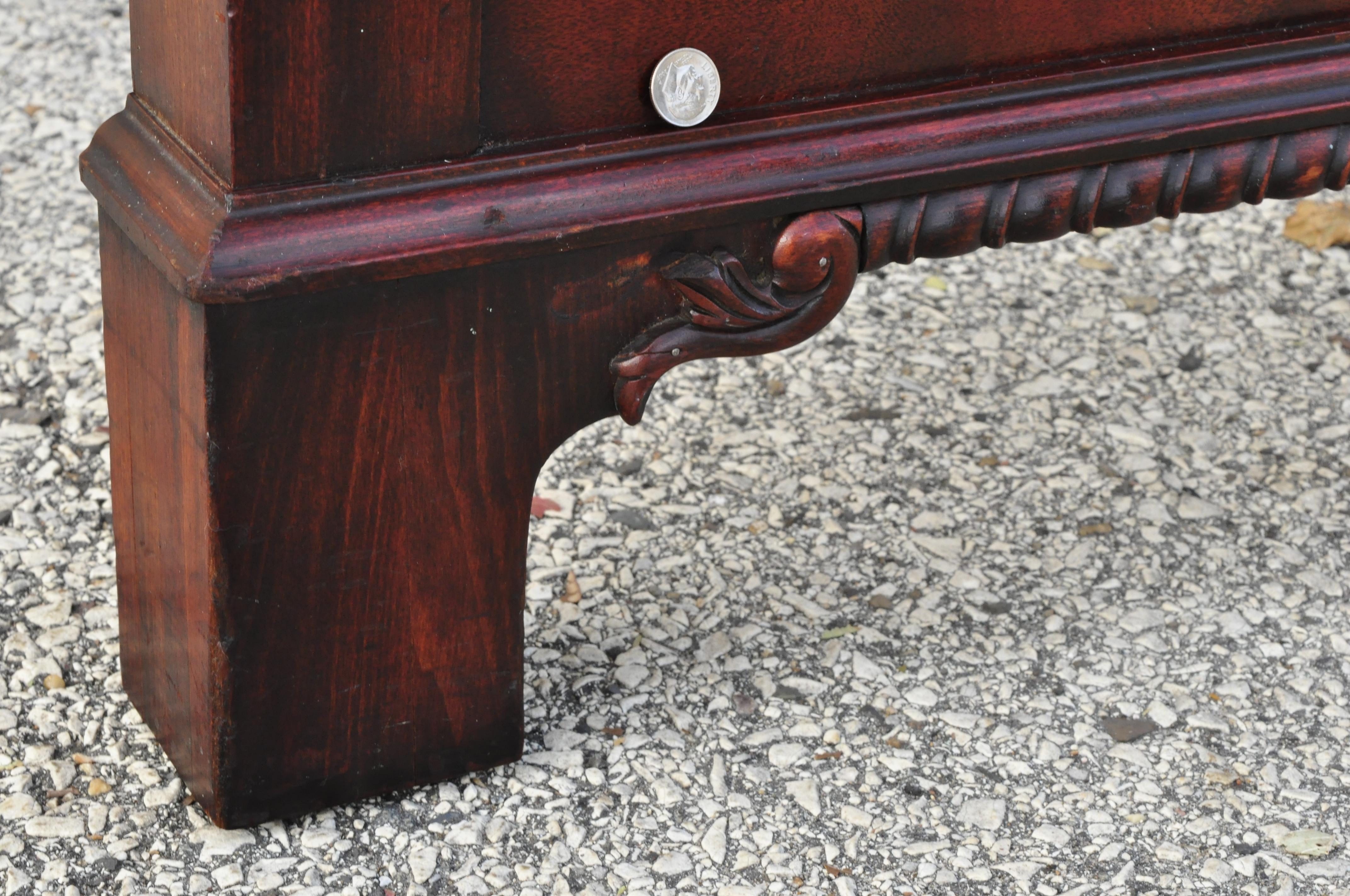 Pair of Antique Mahogany Chinese Chippendale Twin Single Carved Bed Frames In Good Condition In Philadelphia, PA