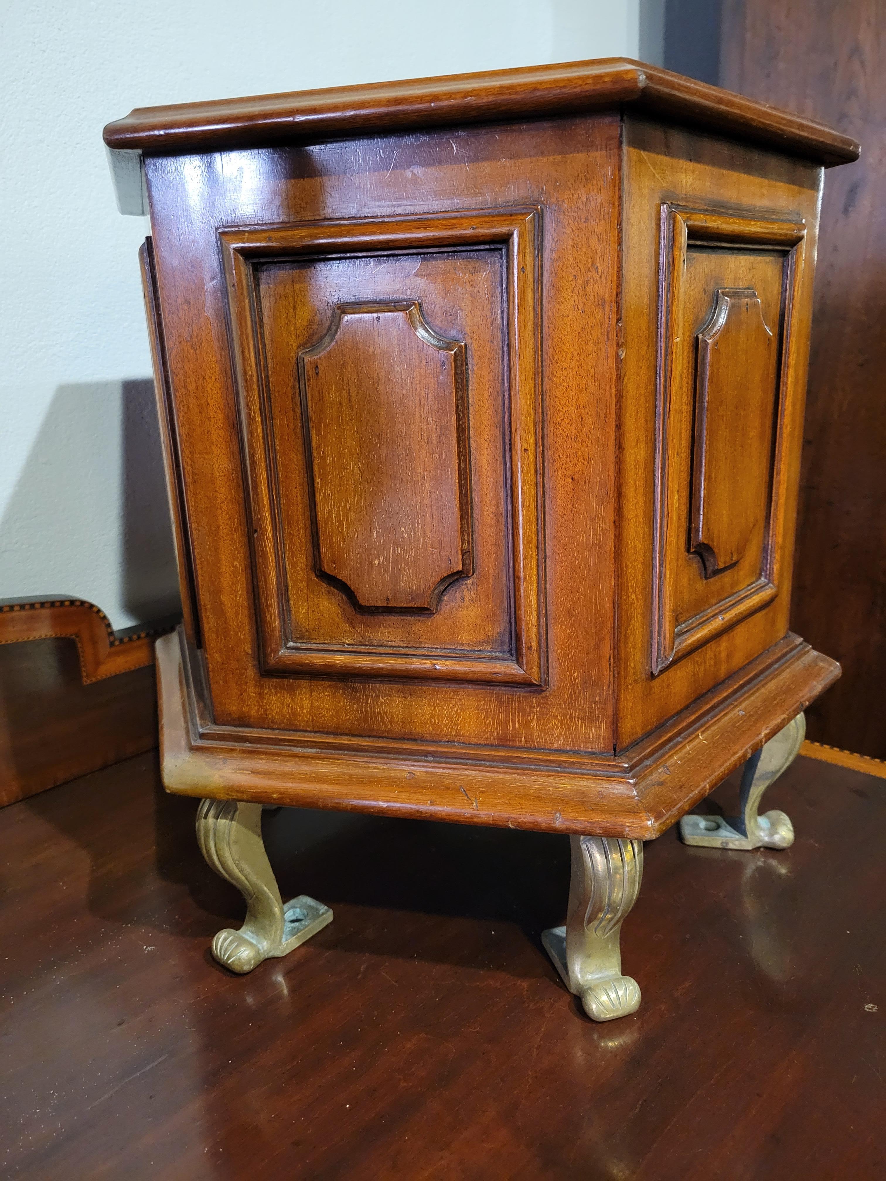 English Pair of Antique Mahogany Jardinieres For Sale