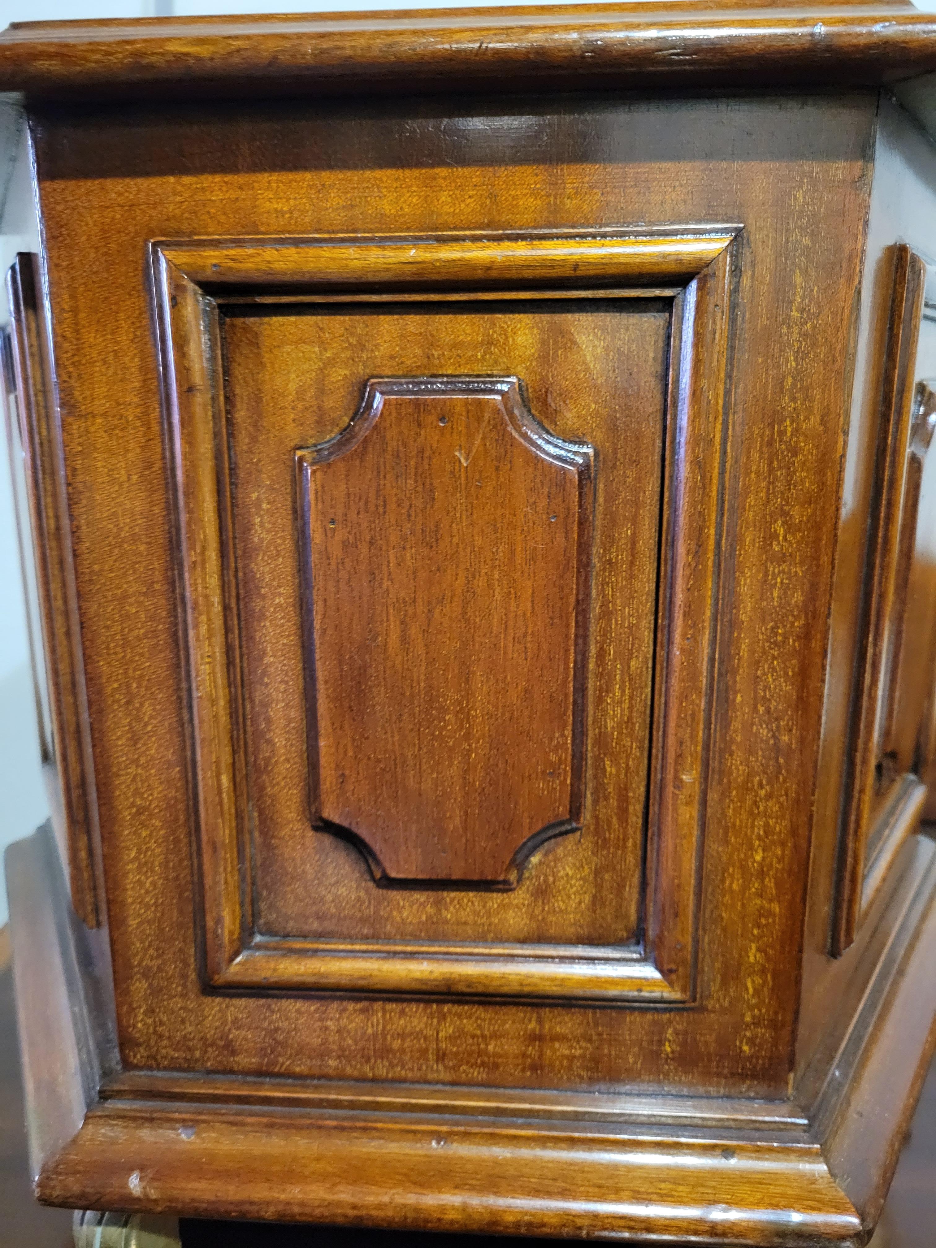 Pair of Antique Mahogany Jardinieres In Good Condition For Sale In New Orleans, LA