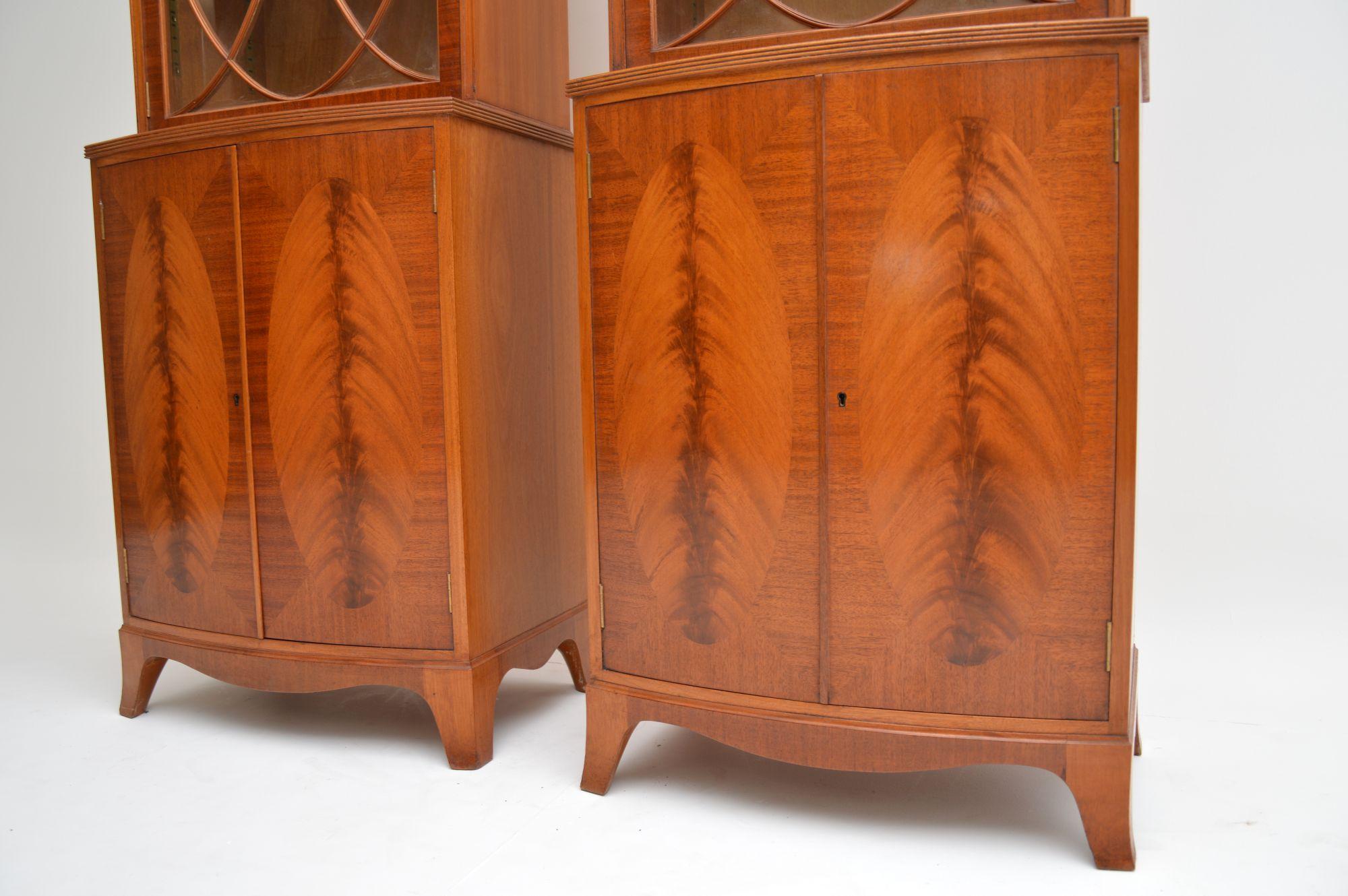 Pair of Antique Mahogany Waring and Gillows Bookcases In Good Condition In London, GB