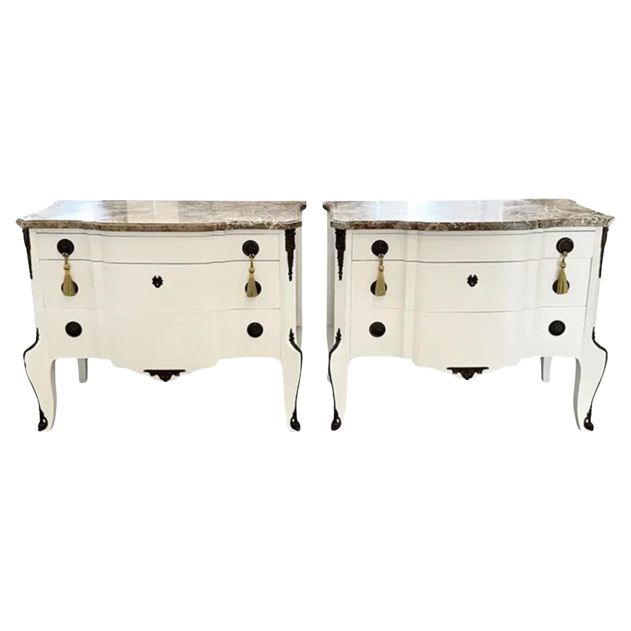 Coppia di commodes francesi della Maison Jansen con piani originali in marmo