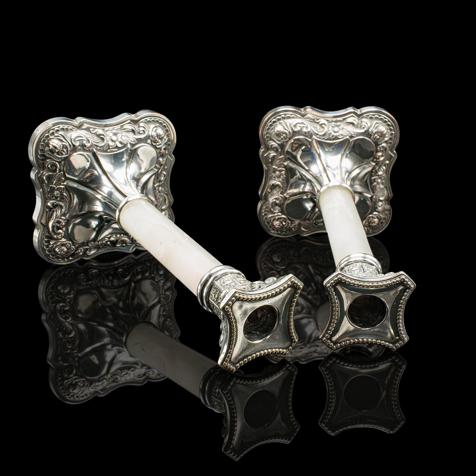 Pareja De Candeleros Antiguos De Repisa, Ingleses, Plateados, Victorianos, 1900 Chapado en plata en venta