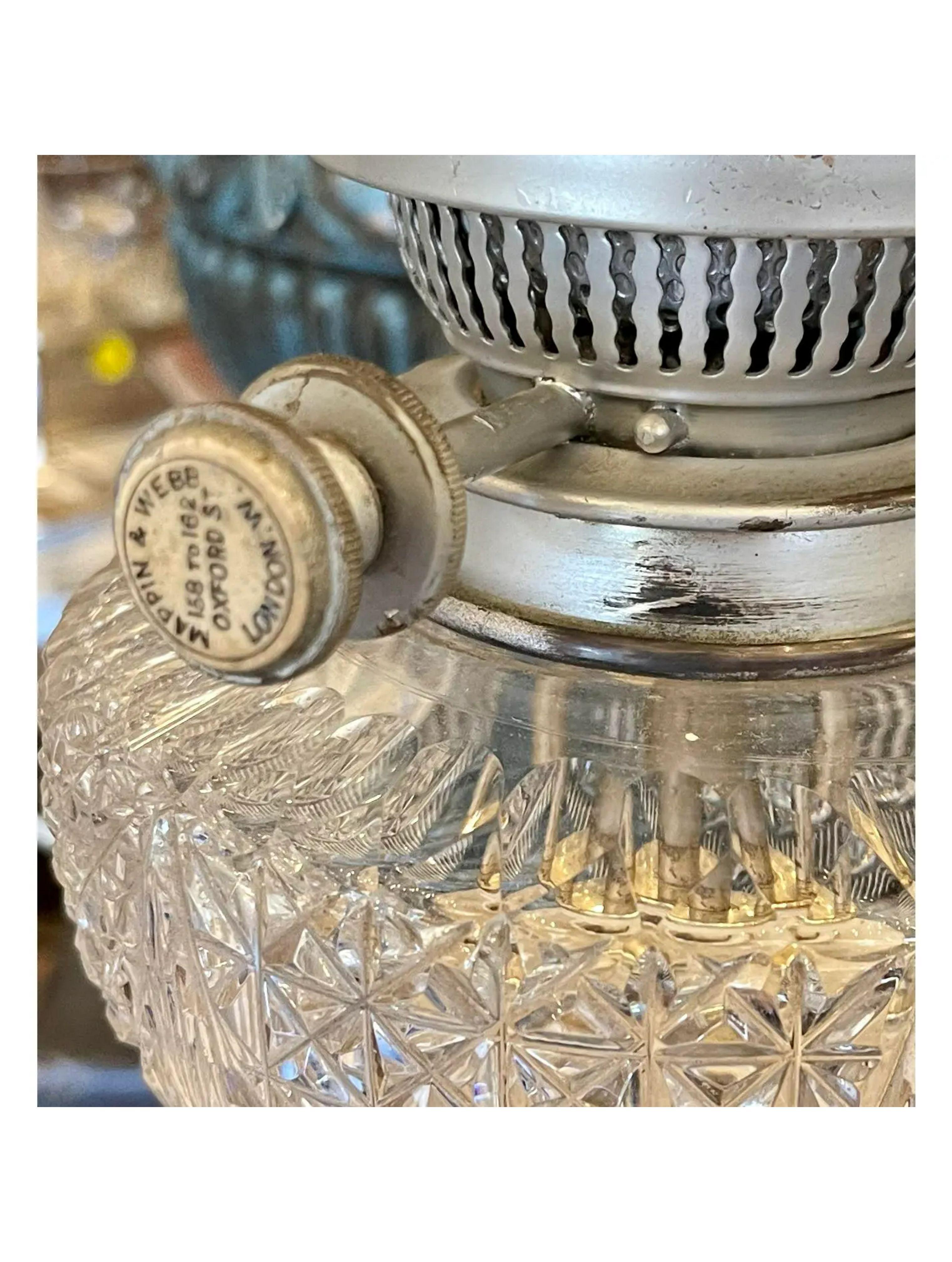 XIXe siècle Paire de lampes de table anciennes en argent et cristal taillé de type colonne de Mappin & Webb en vente