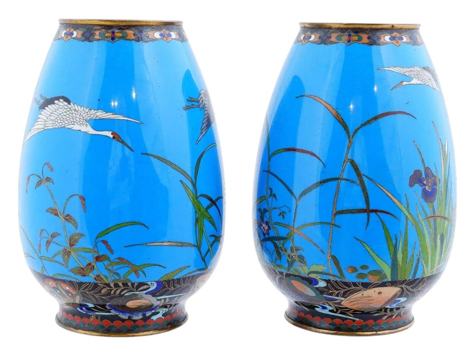 Cloisonné Coppia di antichi vasi giapponesi Meiji in smalto cloisonne Gru in volo in vendita