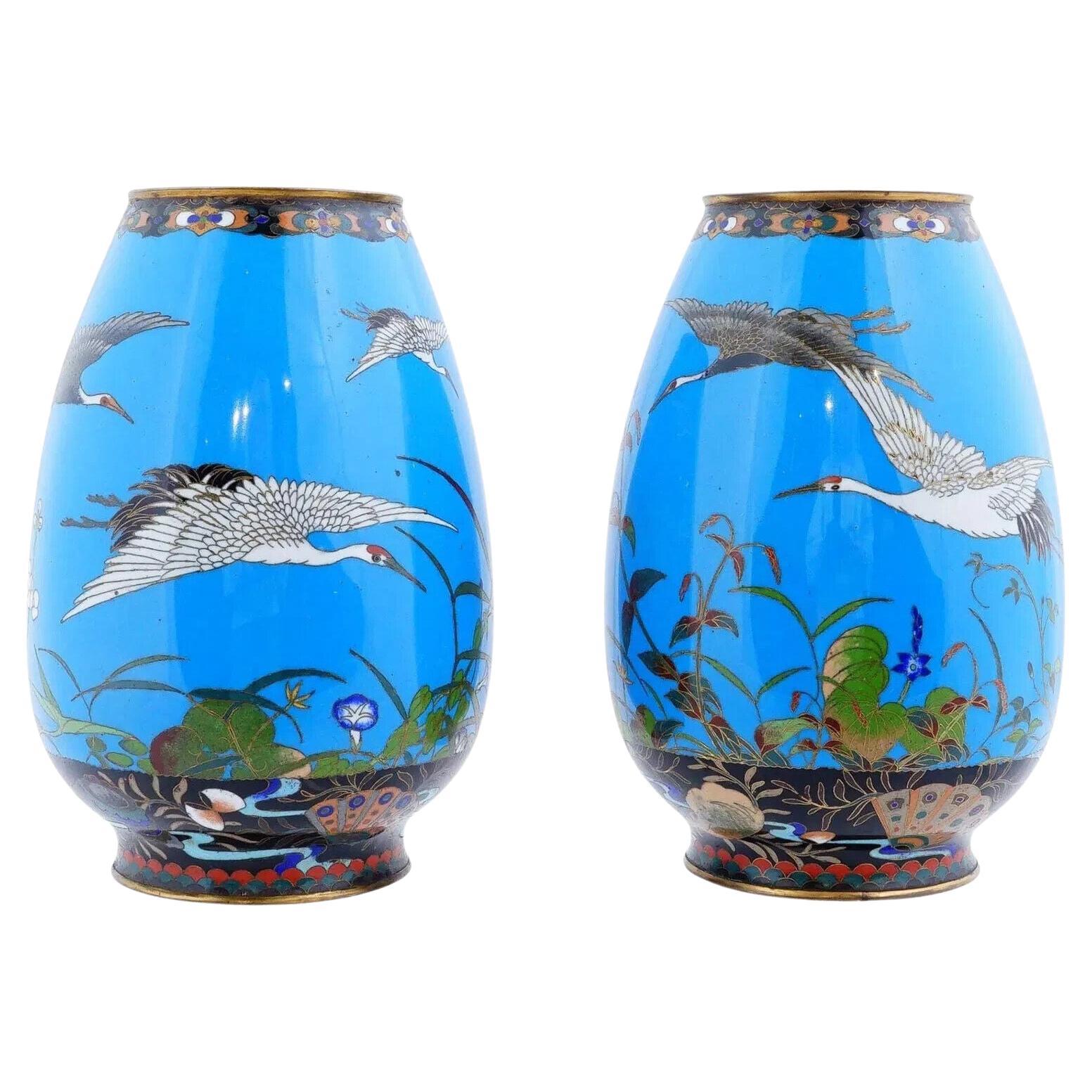 Coppia di antichi vasi giapponesi Meiji in smalto cloisonne Gru in volo