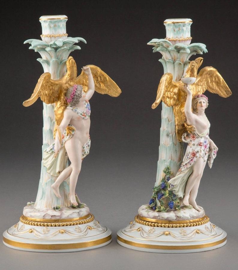Paar antike Meissener Rokoko-Kerzenständer von Hebe & Ganymede (Deutsch) im Angebot