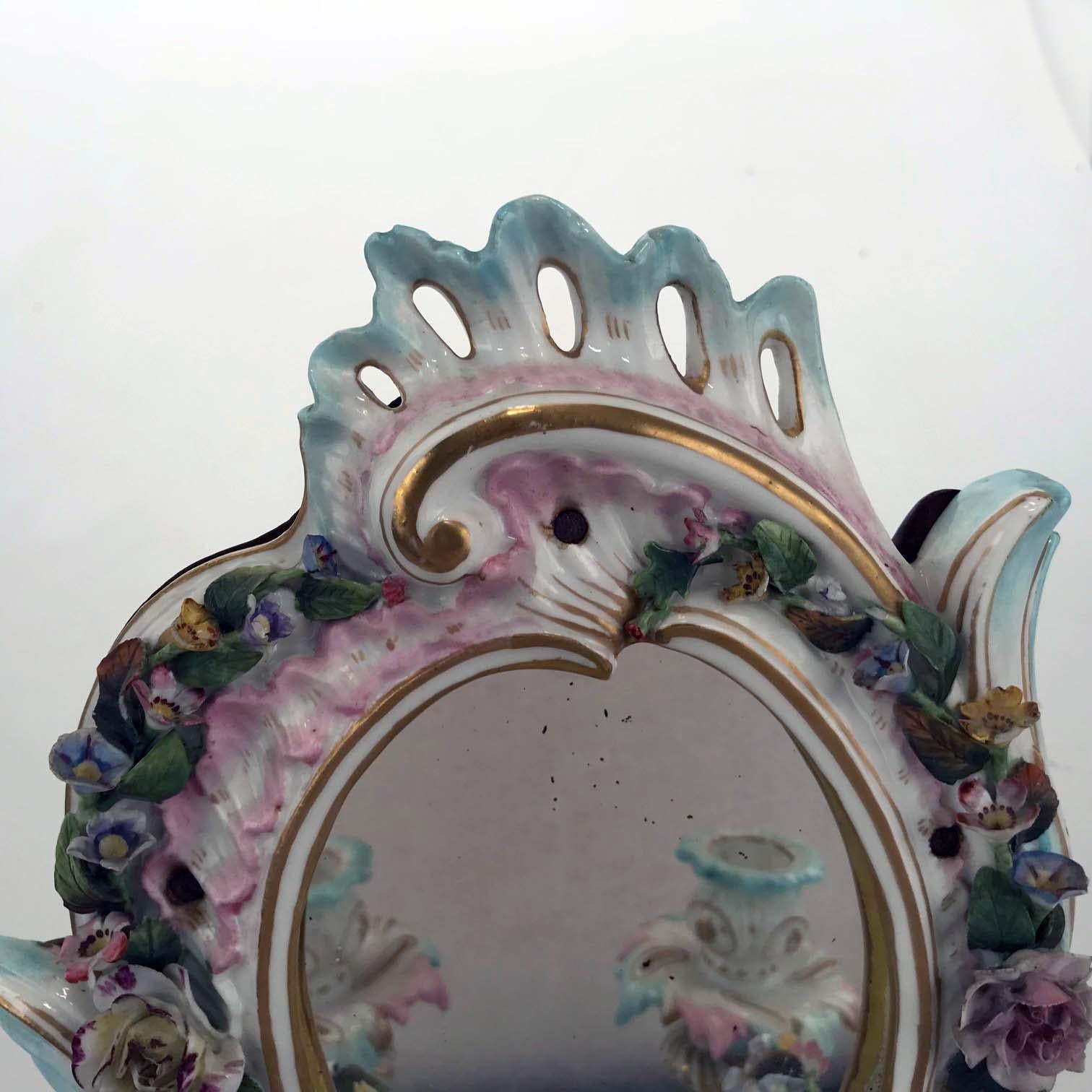 XIXe siècle Paire d'appliques girandoles anciennes à deux lumières en miroir de Meissen en vente