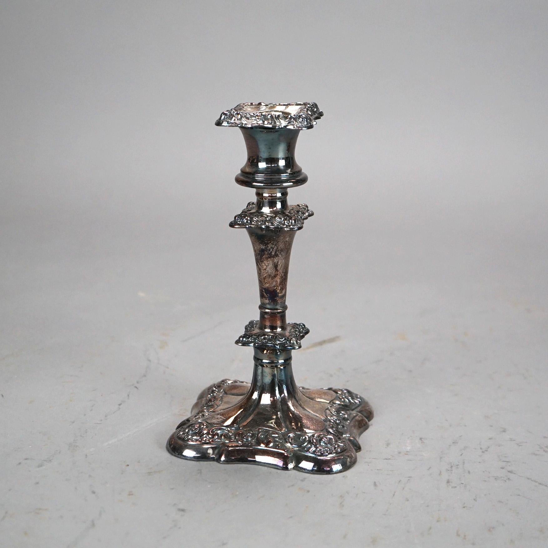 Coppia di antichi Meriden B. Co. Candelieri a balaustra placcati in argento C1890 In condizioni buone in vendita a Big Flats, NY