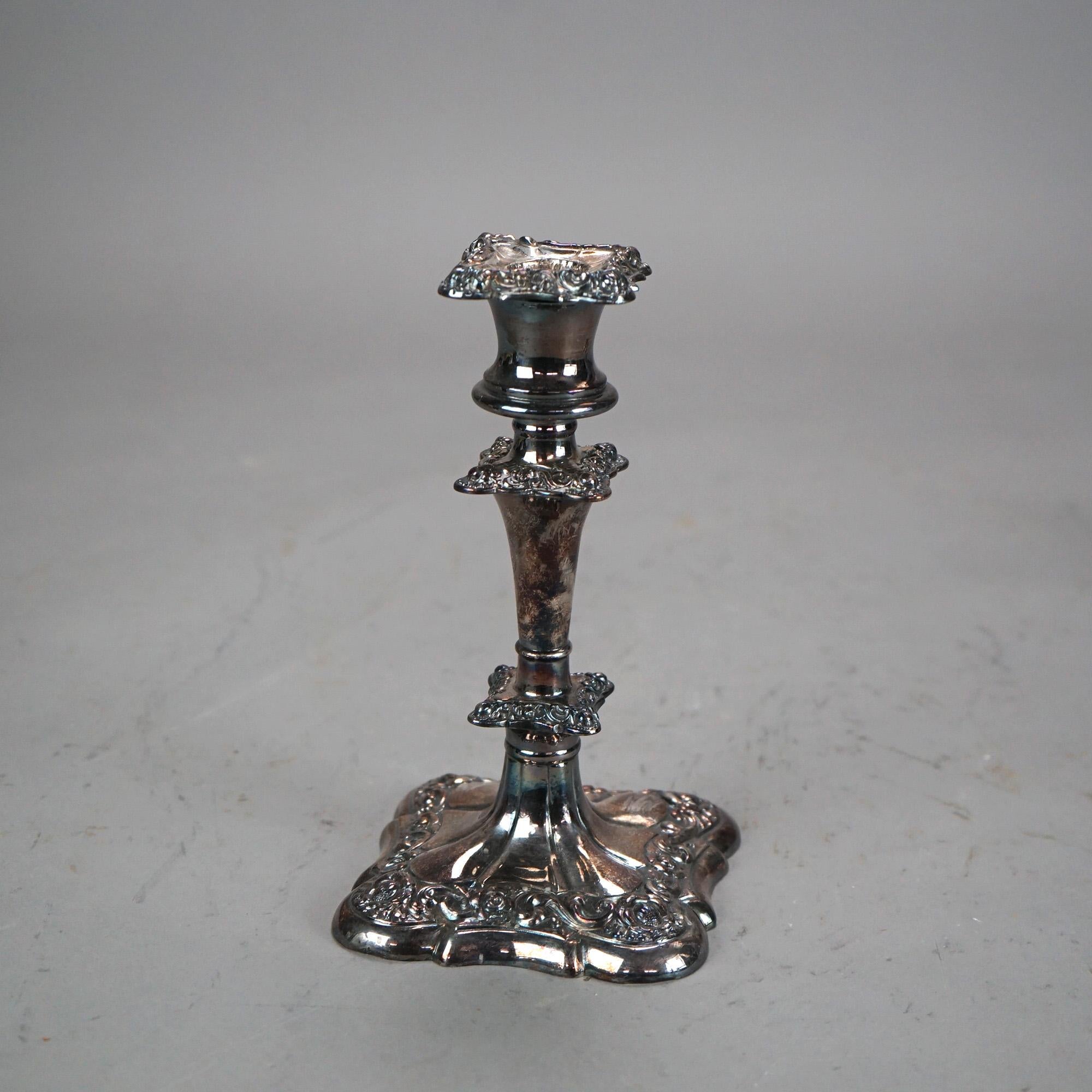 XIX secolo Coppia di antichi Meriden B. Co. Candelieri a balaustra placcati in argento C1890 in vendita