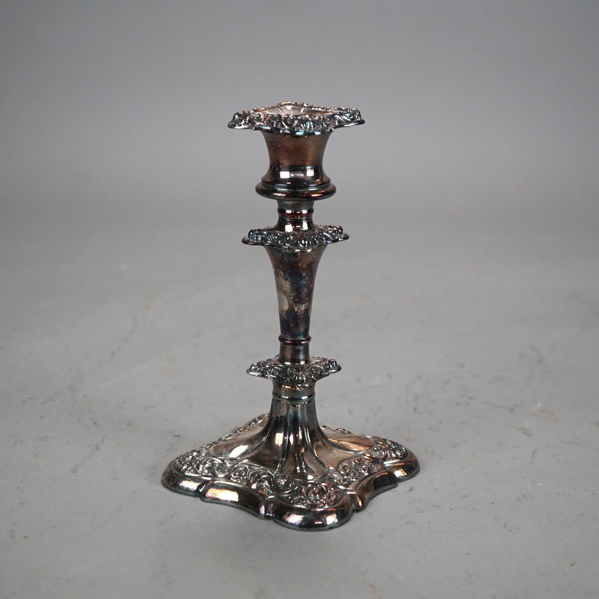 Placcato argento Coppia di antichi Meriden B. Co. Candelieri a balaustra placcati in argento C1890 in vendita