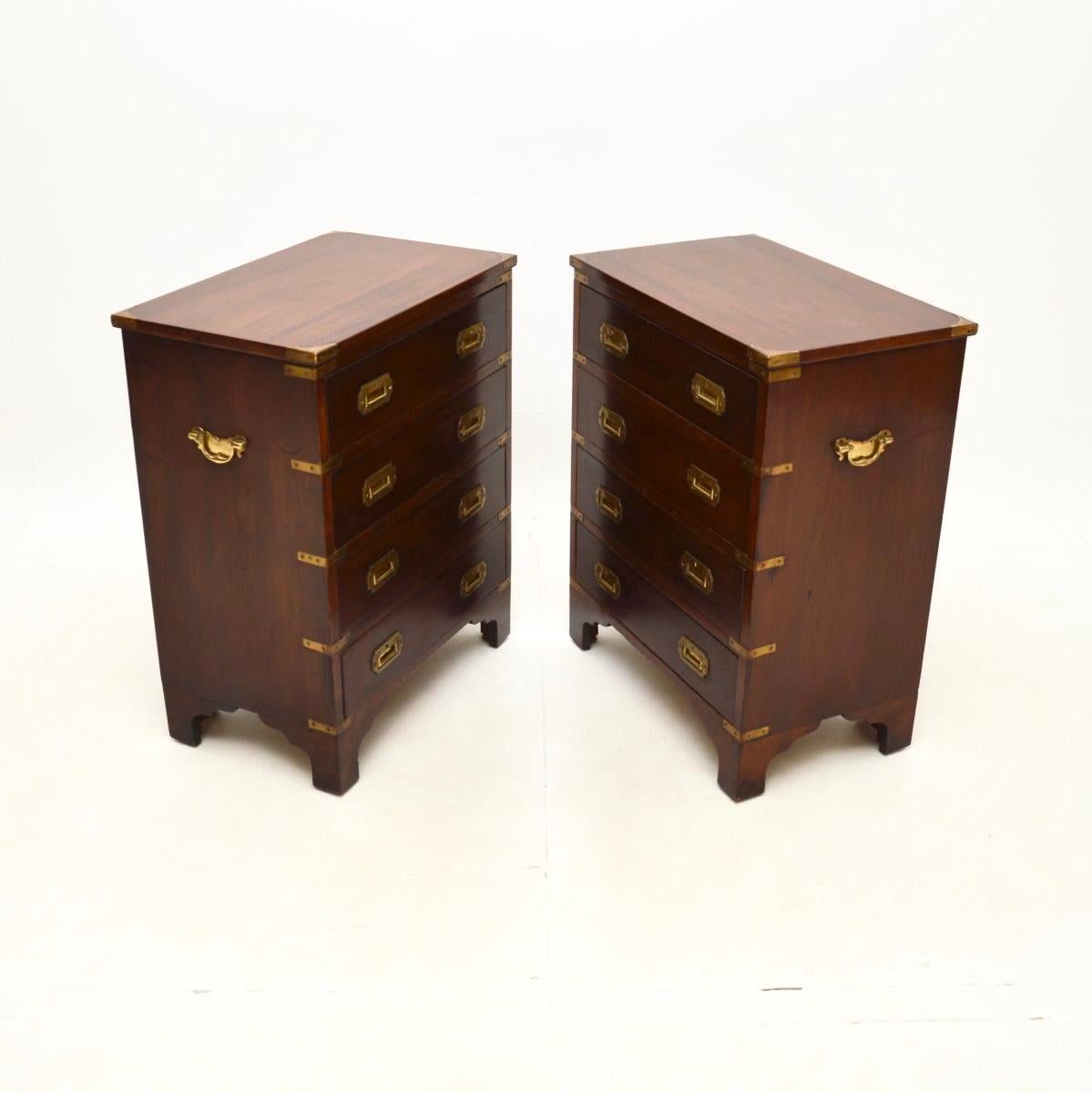 Campagne Paire de commodes de campagne militaires antiques en vente