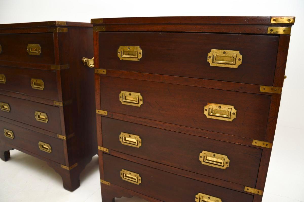 Paire de commodes de campagne militaires antiques en vente 1