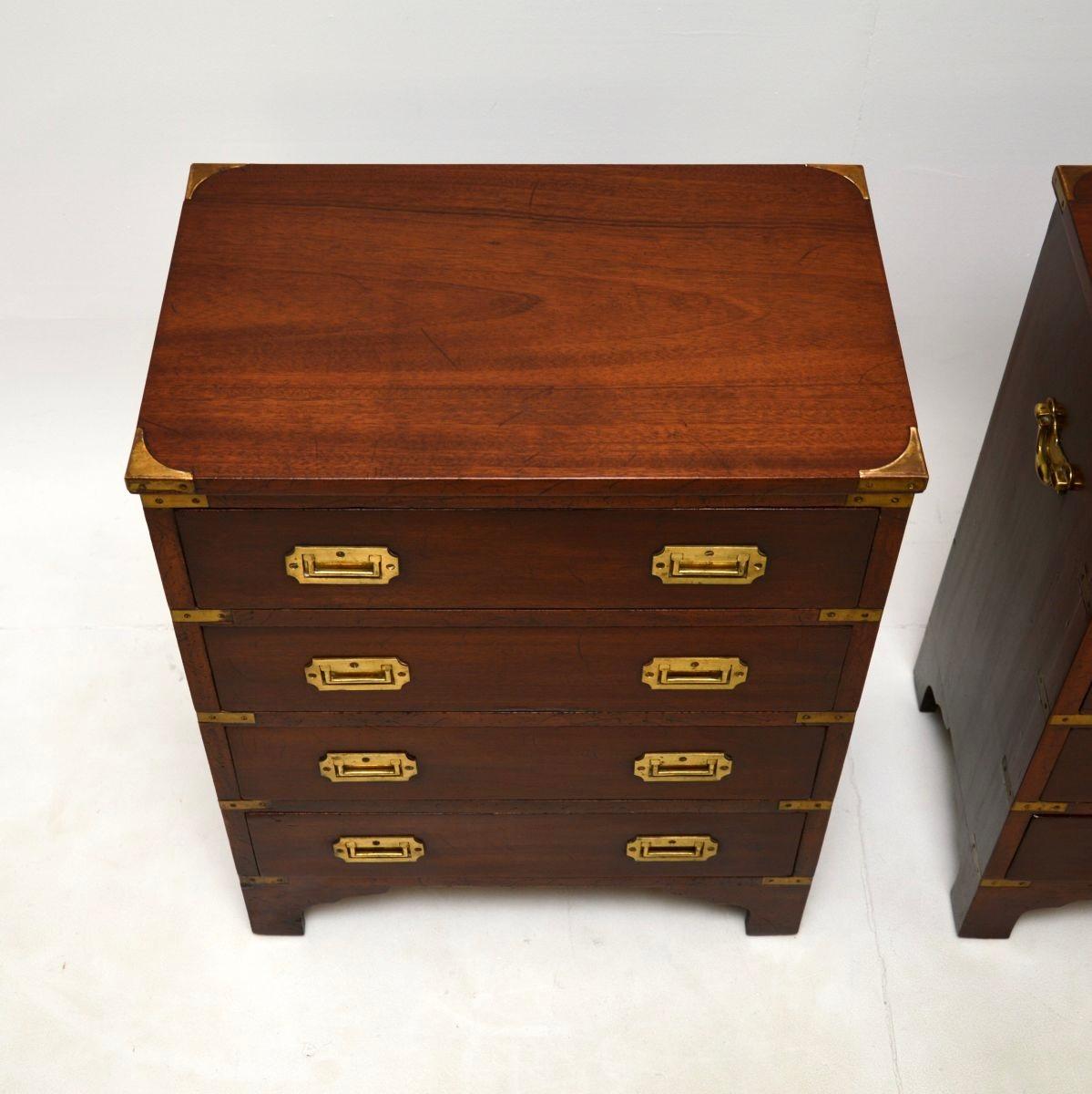 Paire de commodes de campagne militaires antiques en vente 2