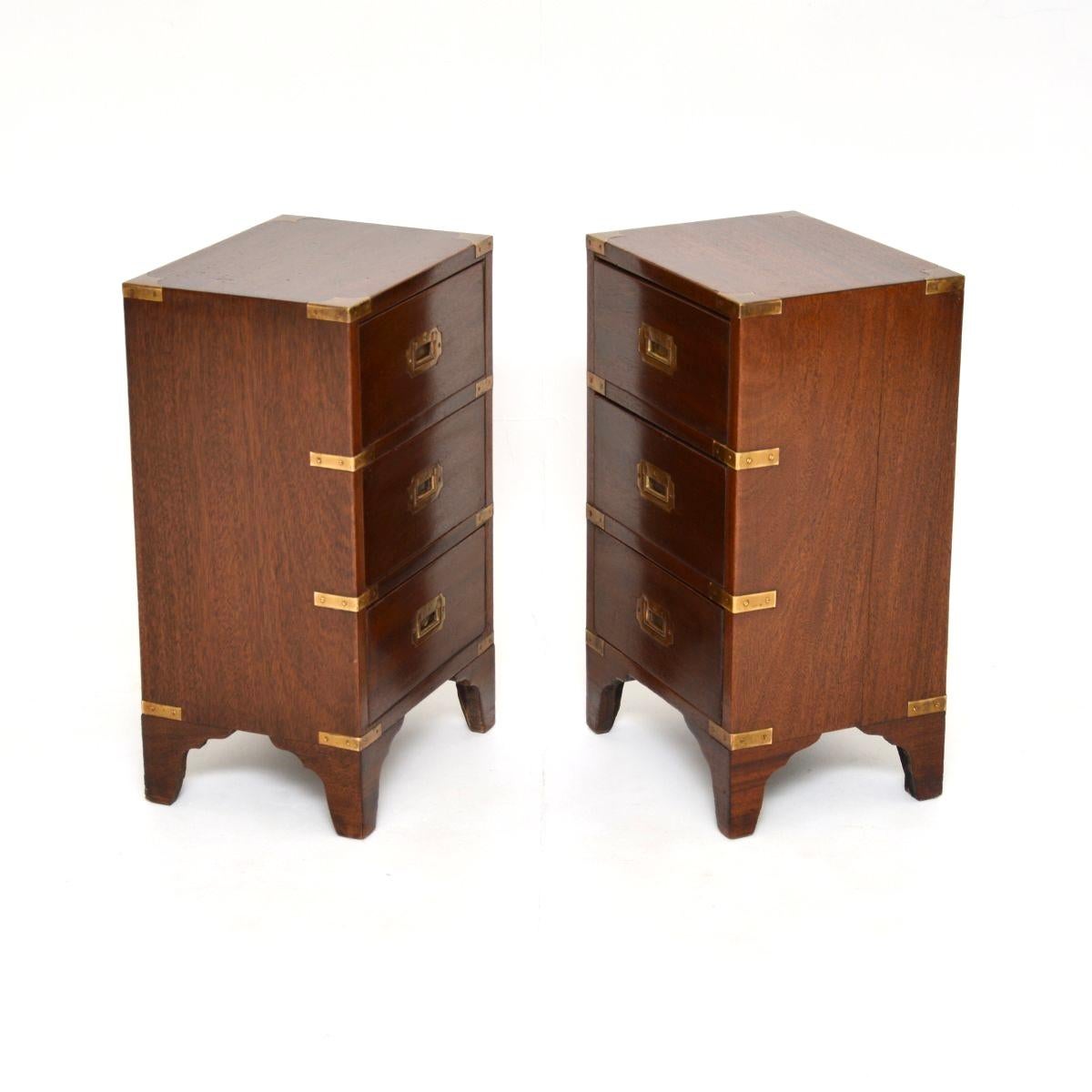 Stile Campaign Coppia di comò antichi in stile Campaigner militare in vendita