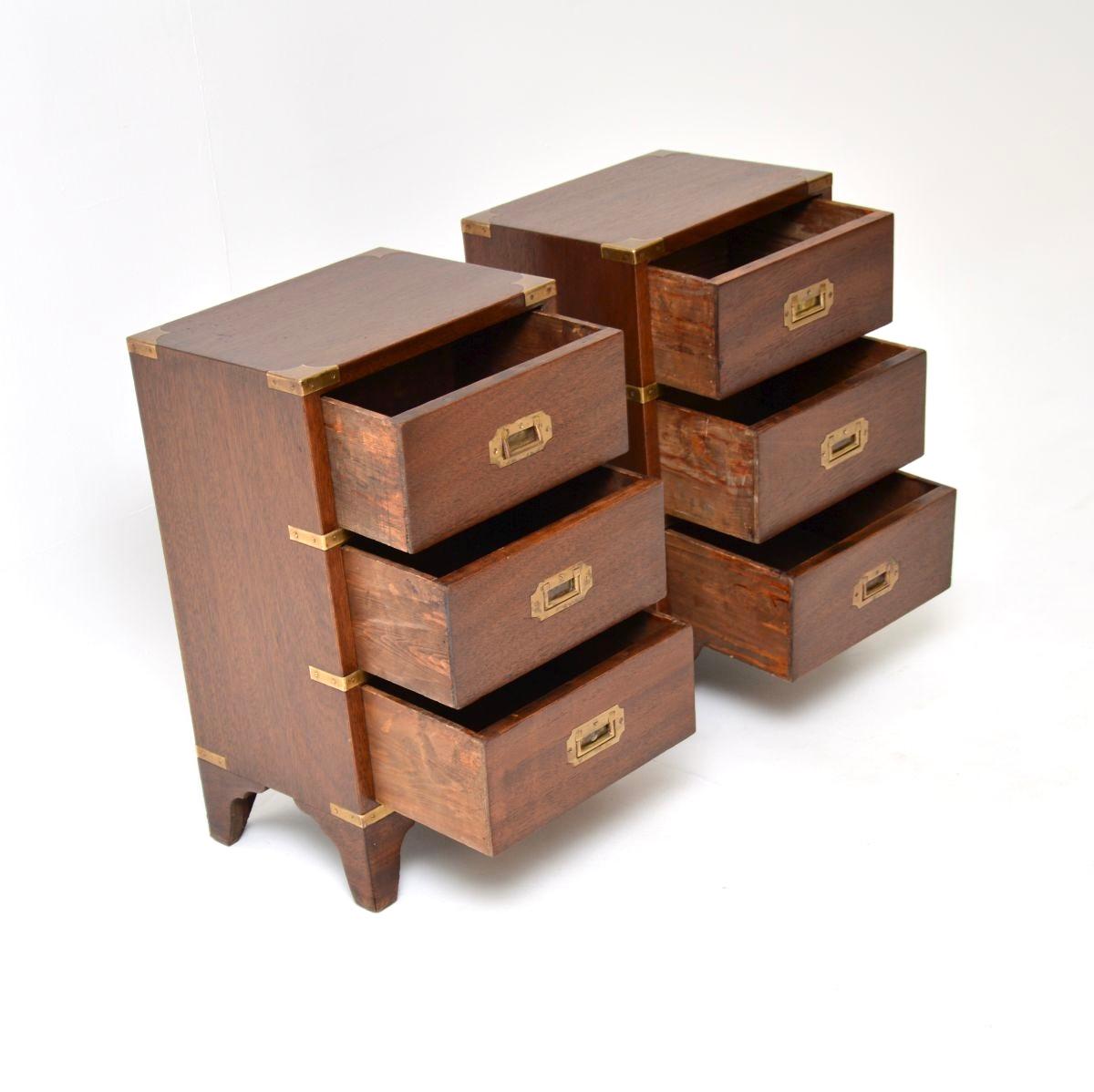 Coppia di comò antichi in stile Campaigner militare In condizioni buone in vendita a London, GB