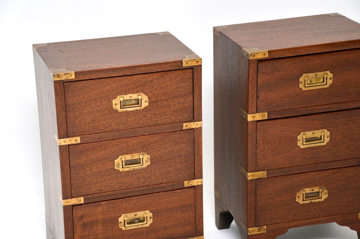 Coppia di comò antichi in stile Campaigner militare in vendita 1