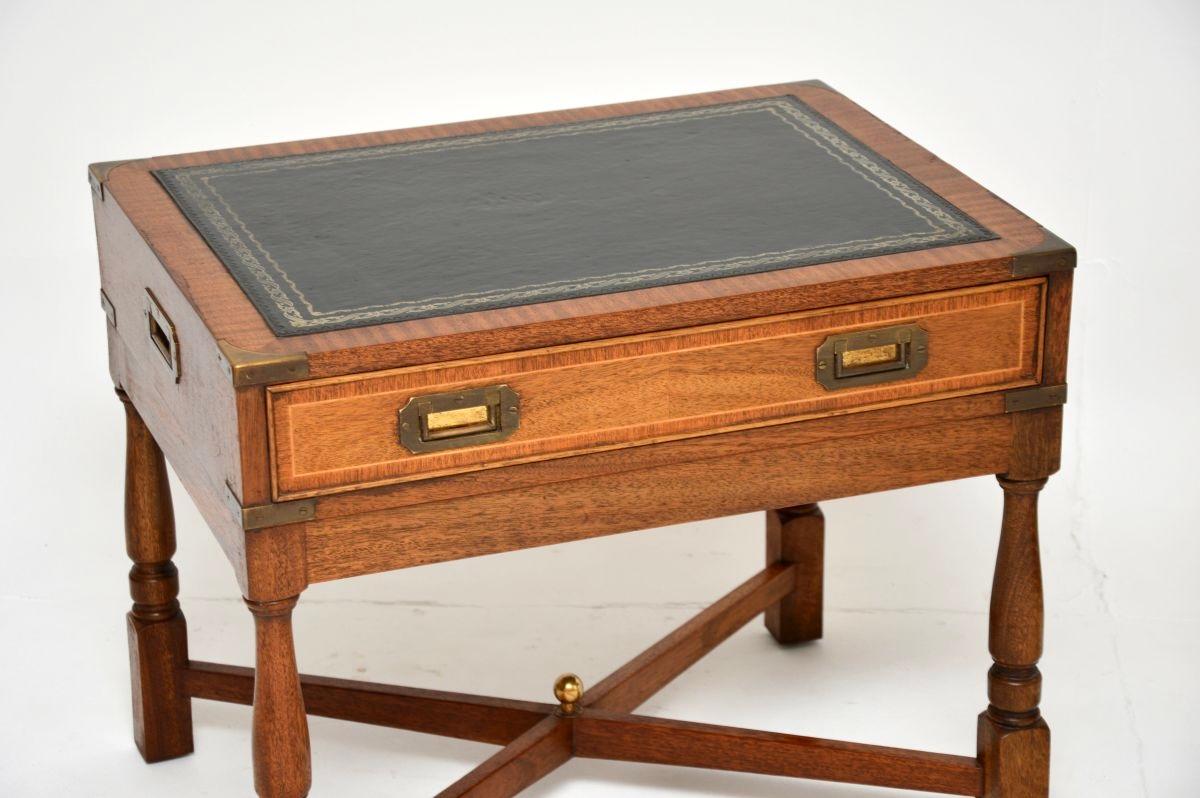 Paire de tables d'appoint antiques de style militaire Campaigner en vente 3
