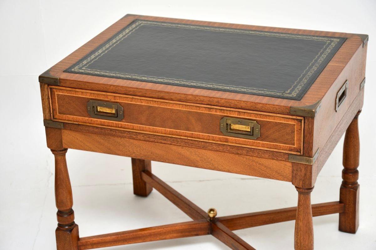 Paire de tables d'appoint antiques de style militaire Campaigner en vente 4