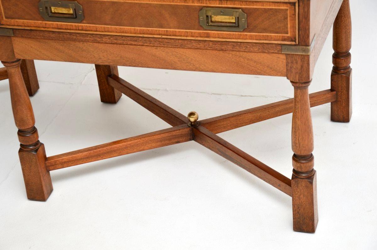 Paire de tables d'appoint antiques de style militaire Campaigner en vente 5