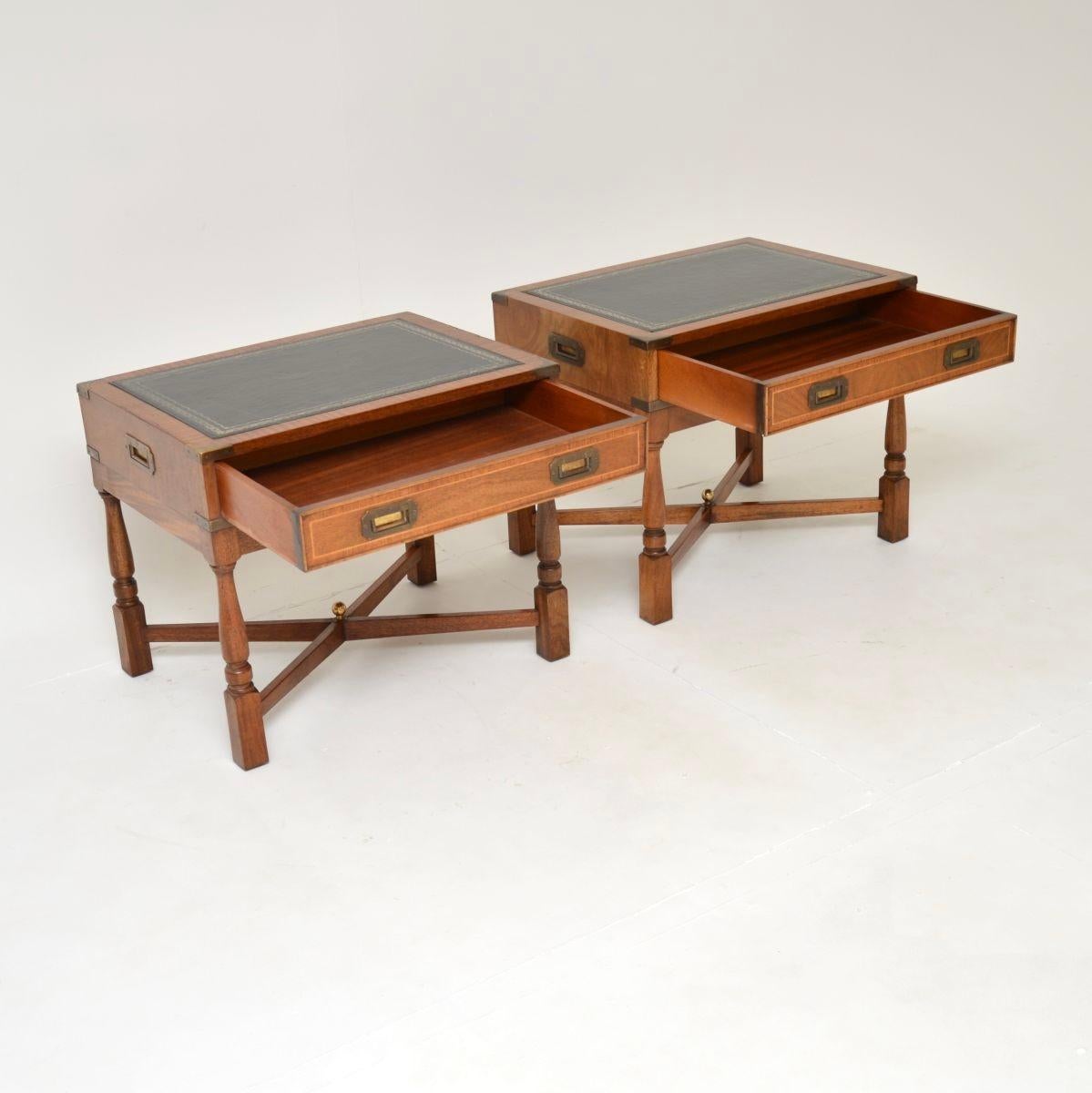 Paire de tables d'appoint antiques de style militaire Campaigner Bon état - En vente à London, GB
