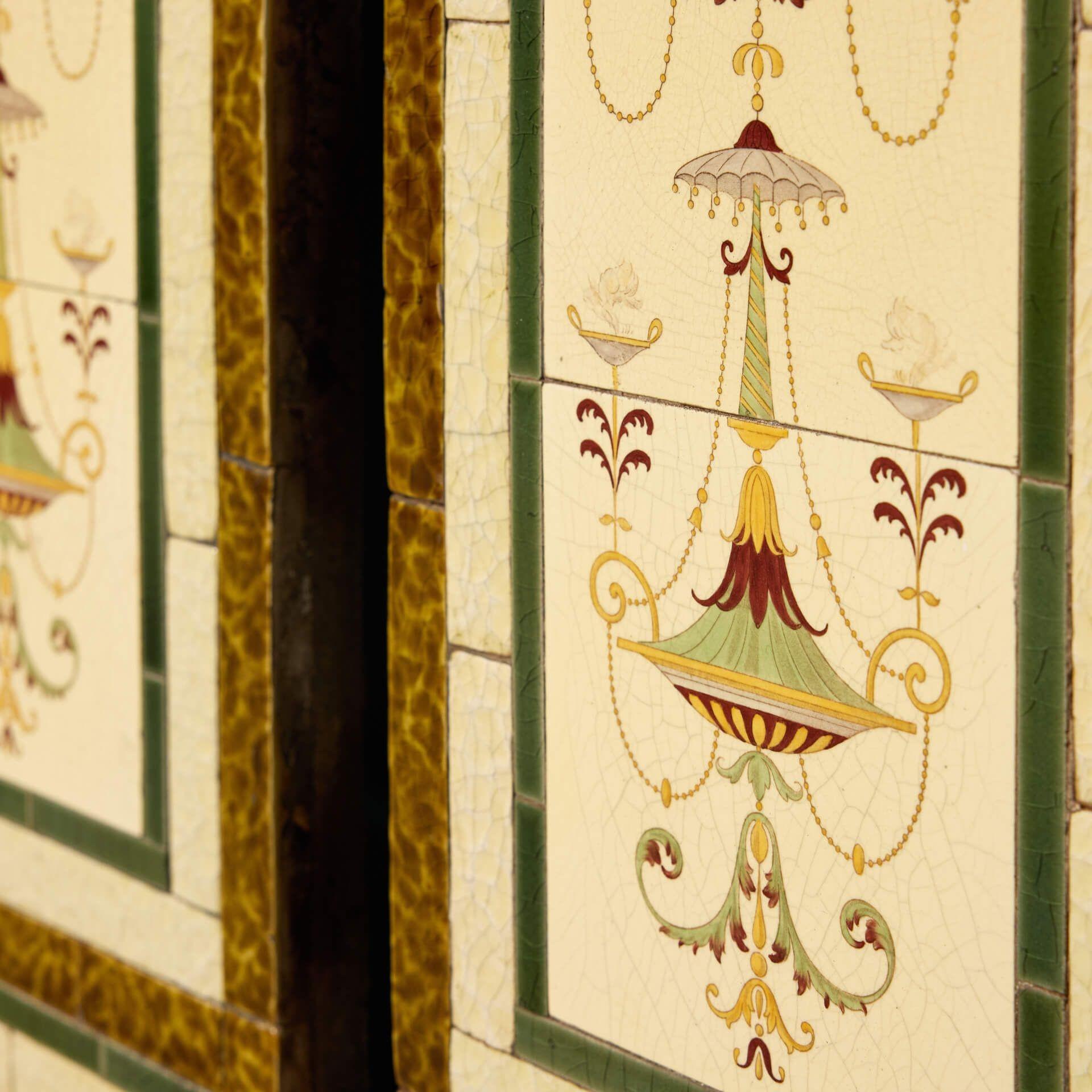 XIXe siècle Paire de panneaux de carreaux anciens de Minton & Co en vente