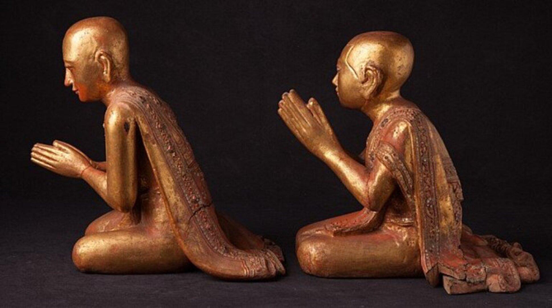 Pair of Antique Monk Statues from Burma In Good Condition For Sale In DEVENTER, NL