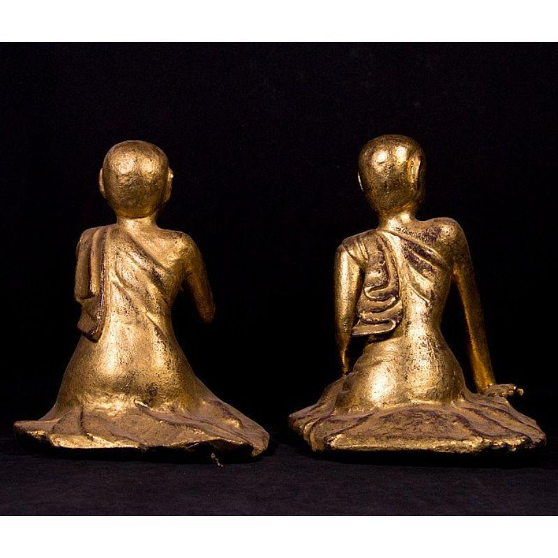 Bois Paire de statues de moines antiques de Birmanie en vente