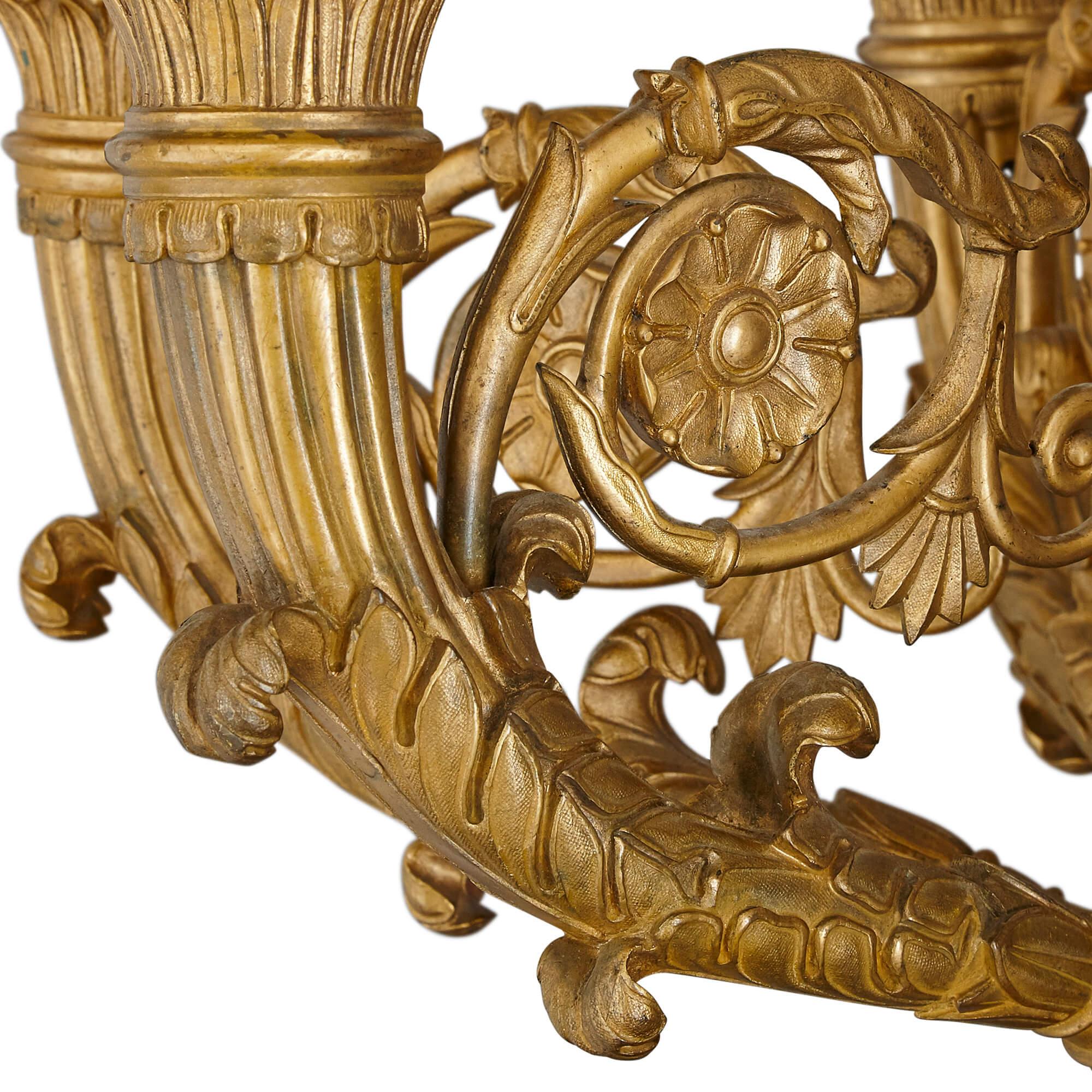 XIXe siècle Paire de candélabres monumentaux anciens en fonte et bronze doré en vente
