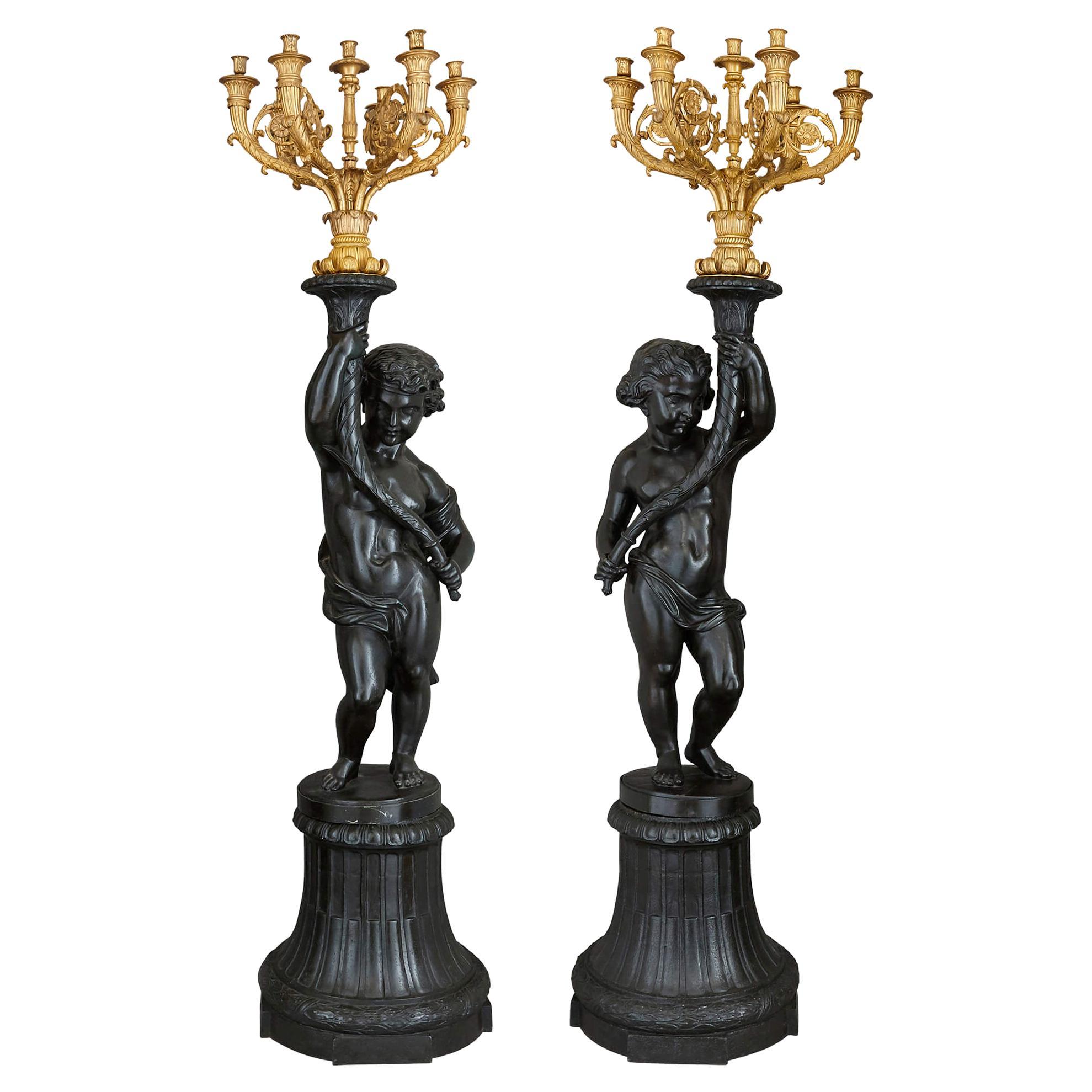 Paire de candélabres monumentaux anciens en fonte et bronze doré