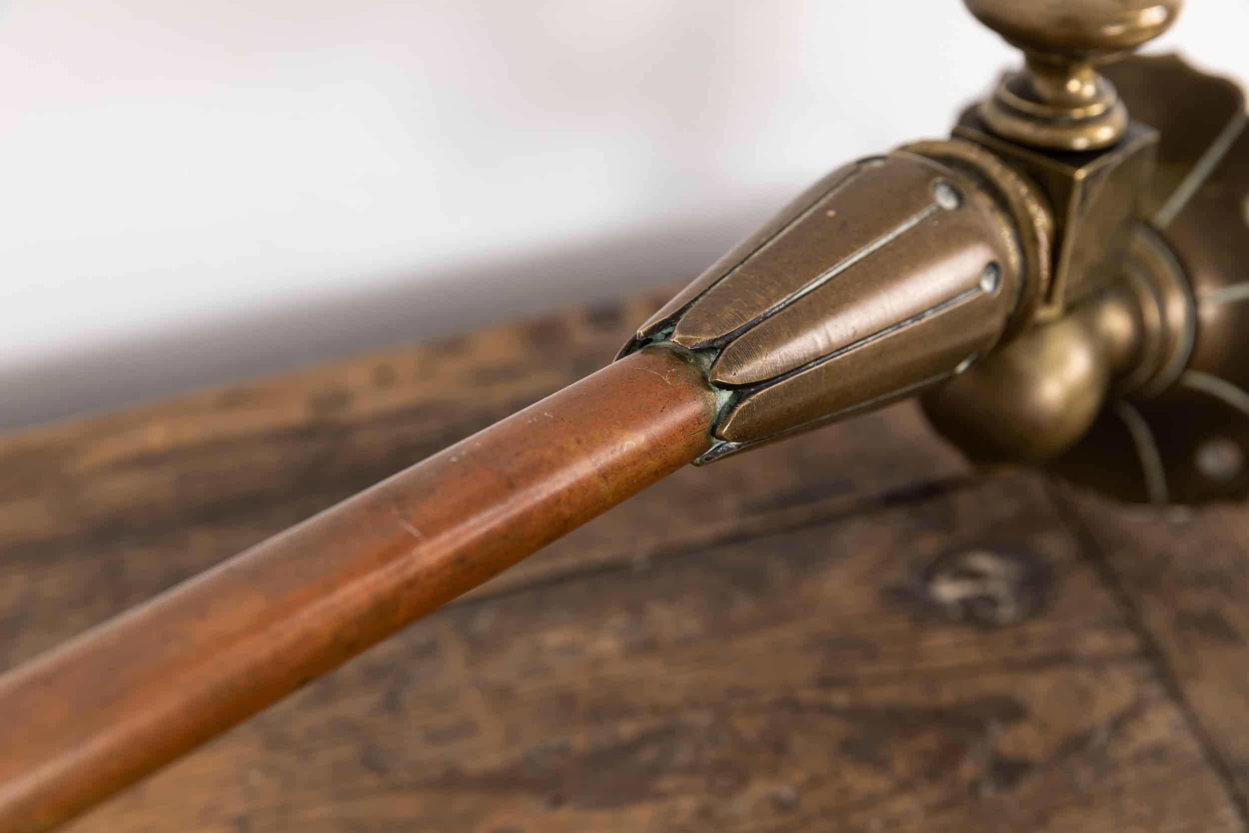 Anglais Paire d'appliques anciennes en pierre de lune, verre opalin et laiton, c.1910 en vente