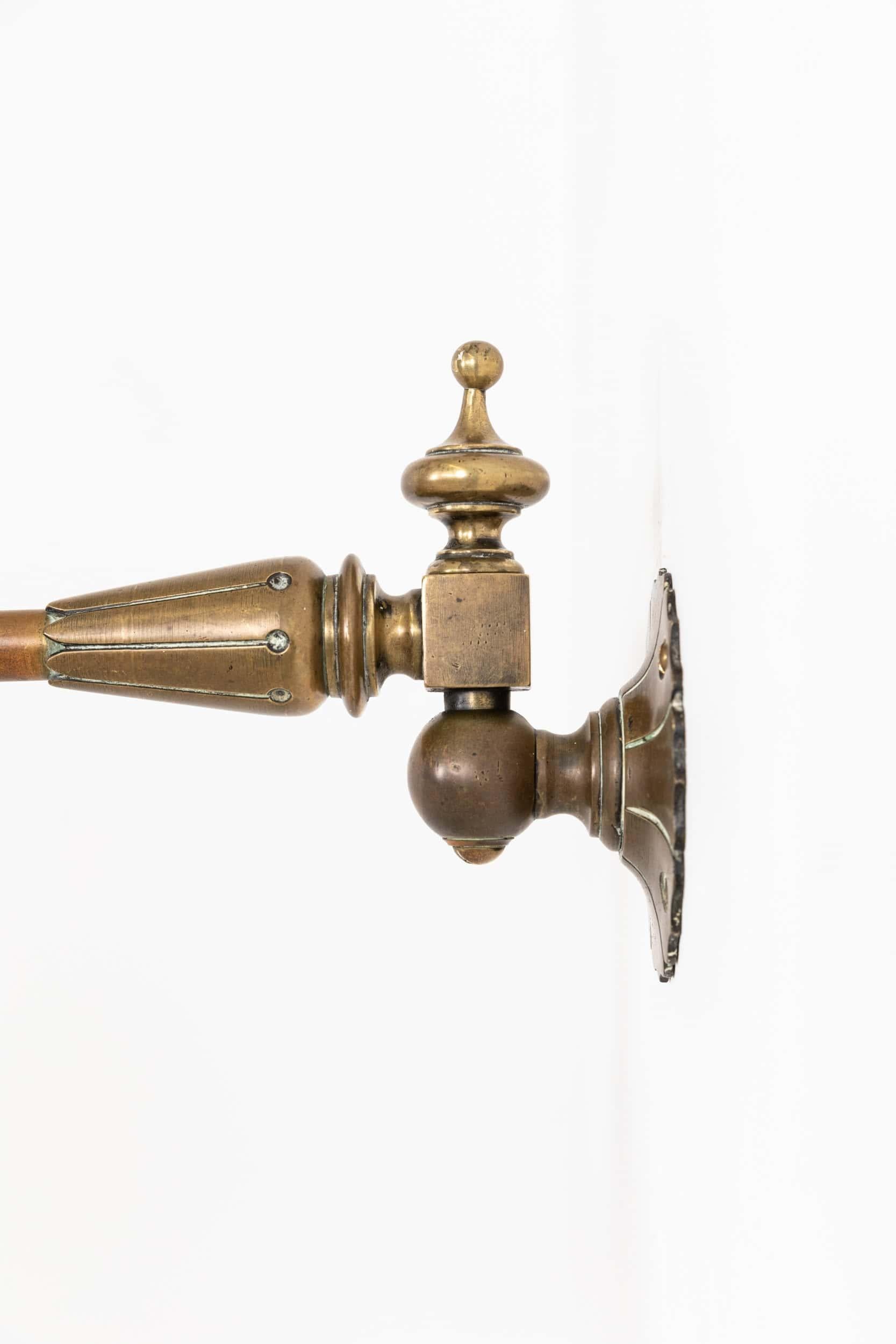 Début du 20ème siècle Paire d'appliques anciennes en pierre de lune, verre opalin et laiton, c.1910 en vente