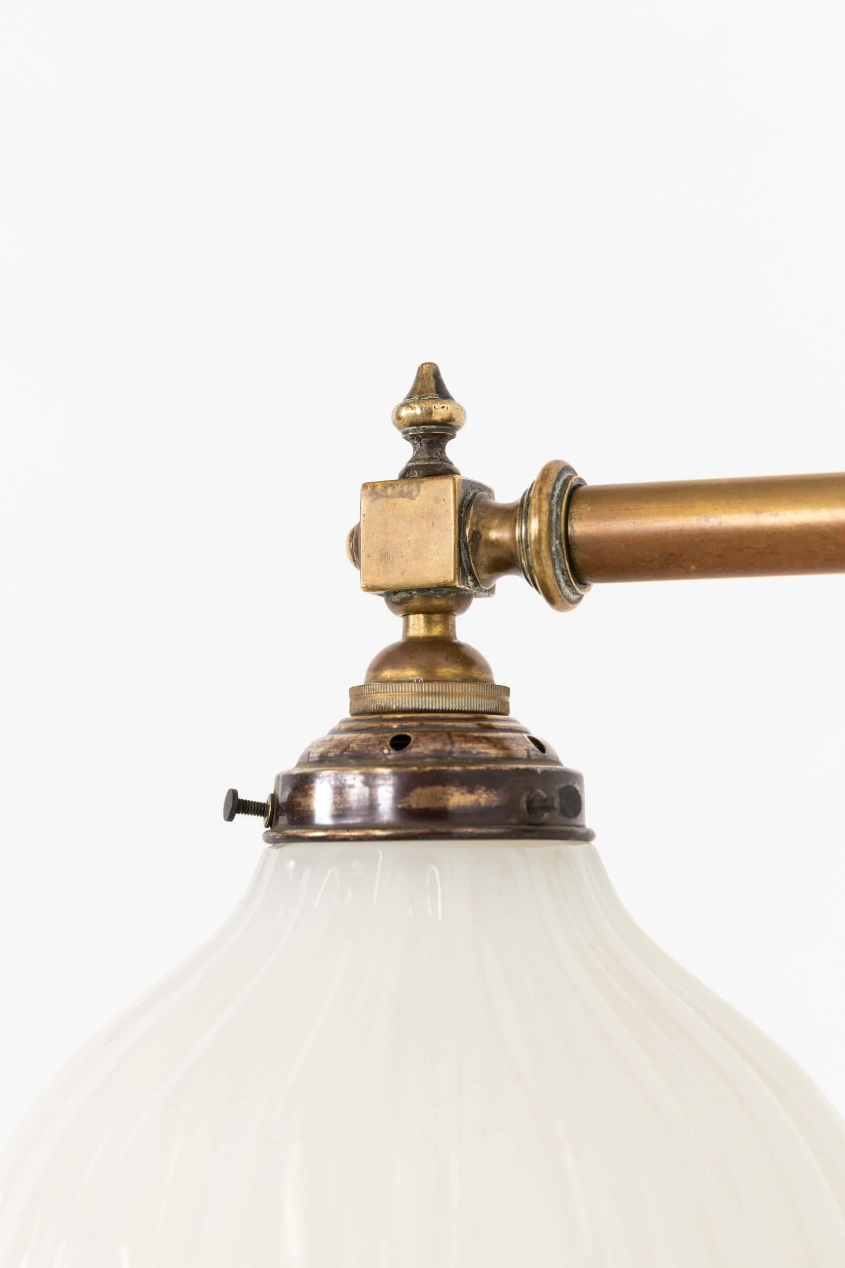 Laiton Paire d'appliques anciennes en pierre de lune, verre opalin et laiton, c.1910 en vente