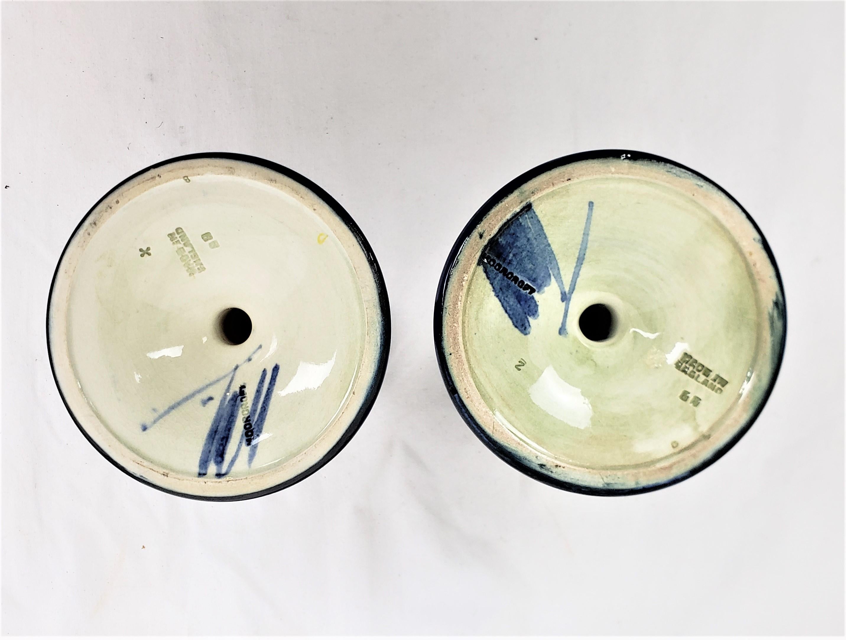 Poteries Paire de chandeliers anciens en poterie Moorcroft Art Pottery au motif Wisteria en vente