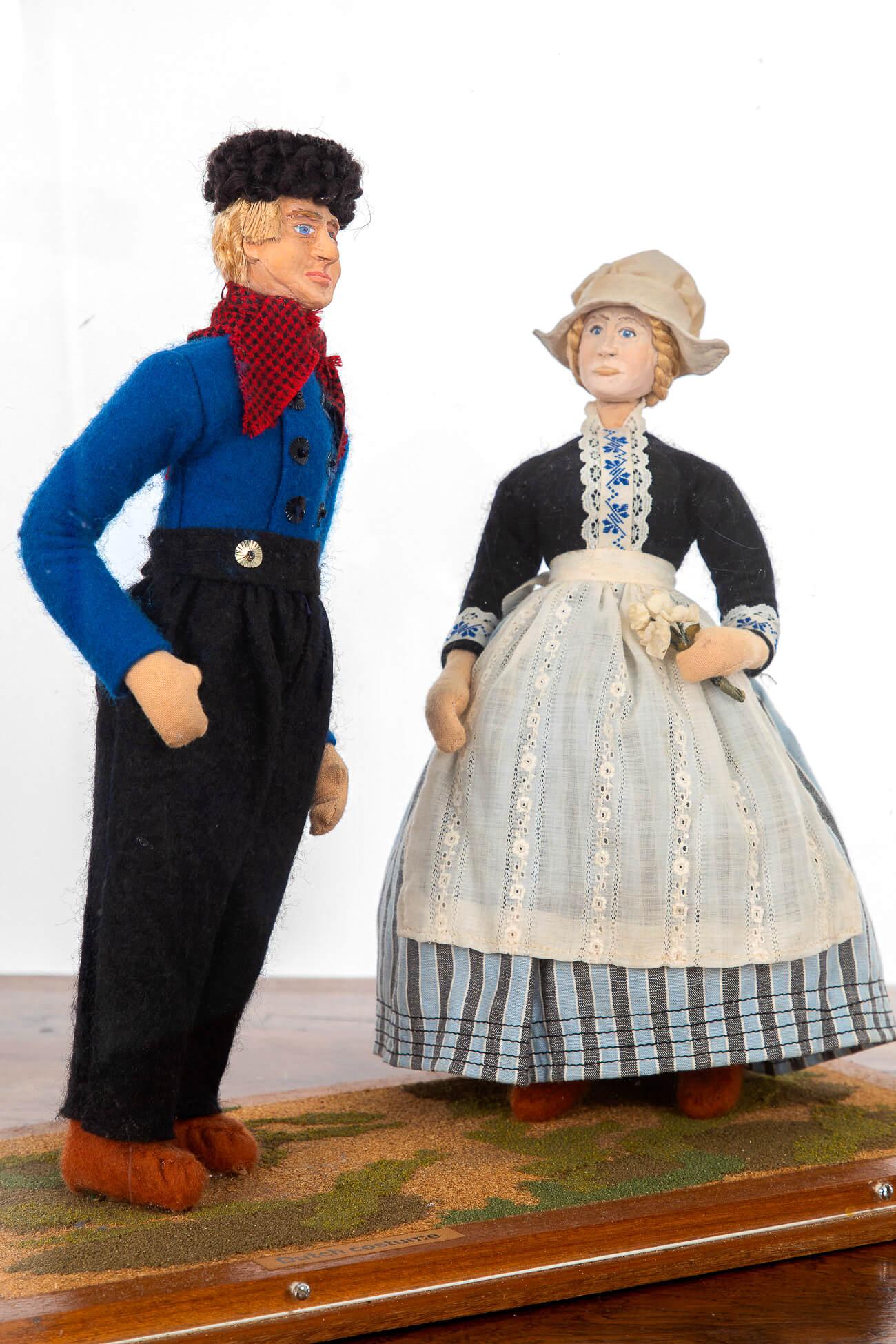 Hand-Carved Pair of Antique Museum Dioramas, Circa 1940 For Sale