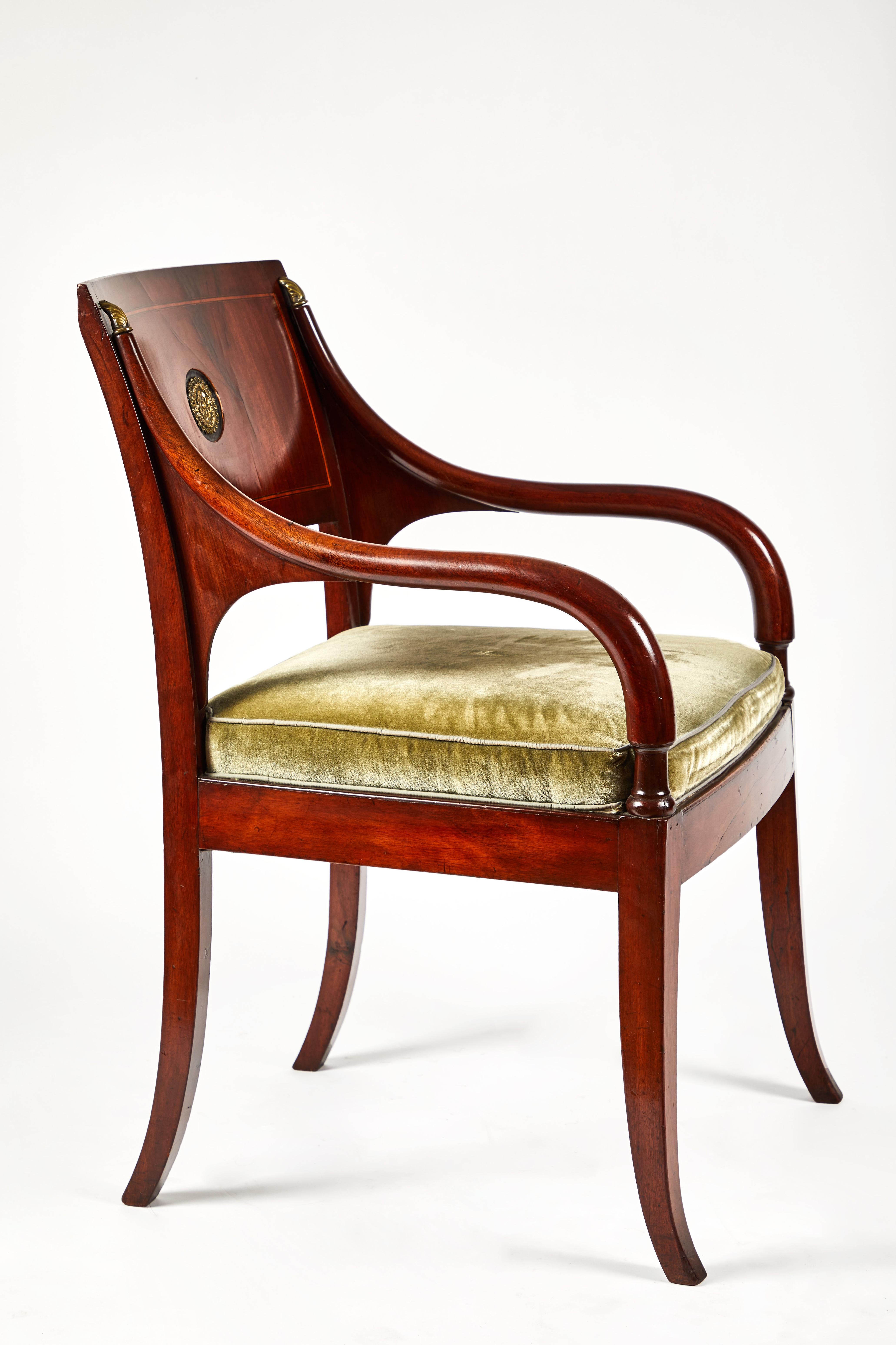 Antike neoklassizistische Sessel, frühes 19. Jahrhundert, Paar  (Baltisch) im Angebot