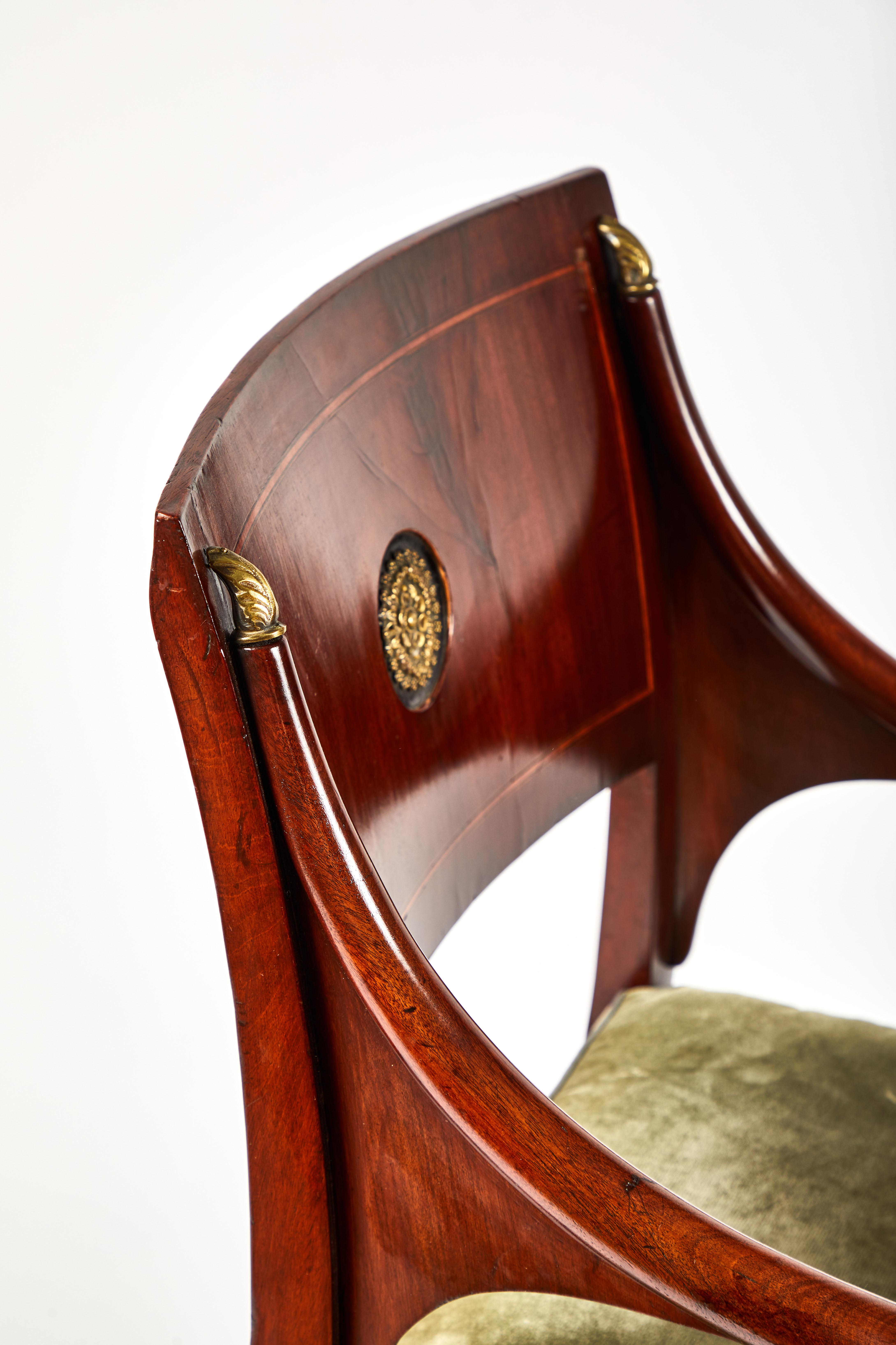 Antike neoklassizistische Sessel, frühes 19. Jahrhundert, Paar  (Vergoldet) im Angebot