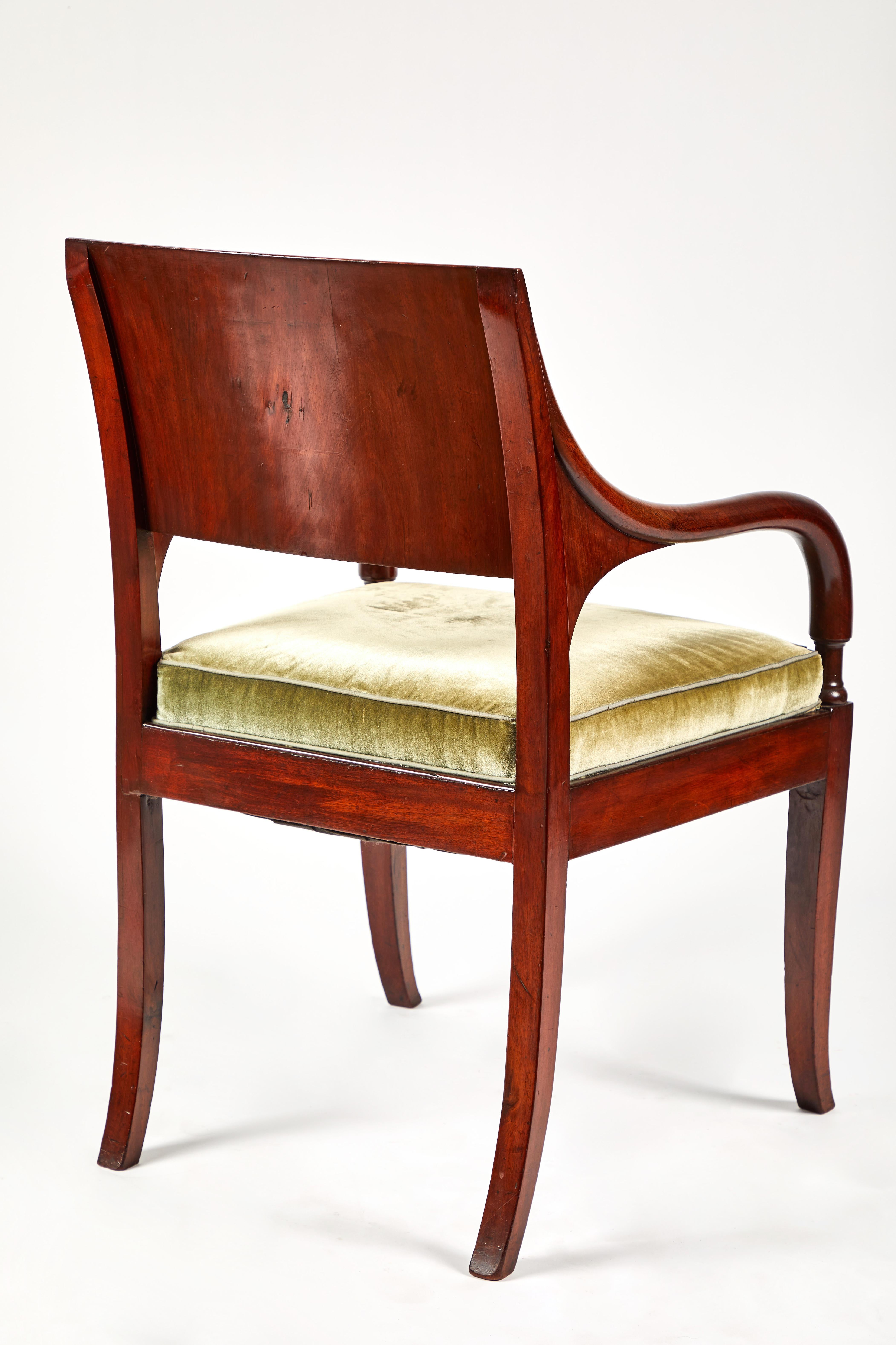 Antike neoklassizistische Sessel, frühes 19. Jahrhundert, Paar  im Zustand „Gut“ im Angebot in LOS ANGELES, CA