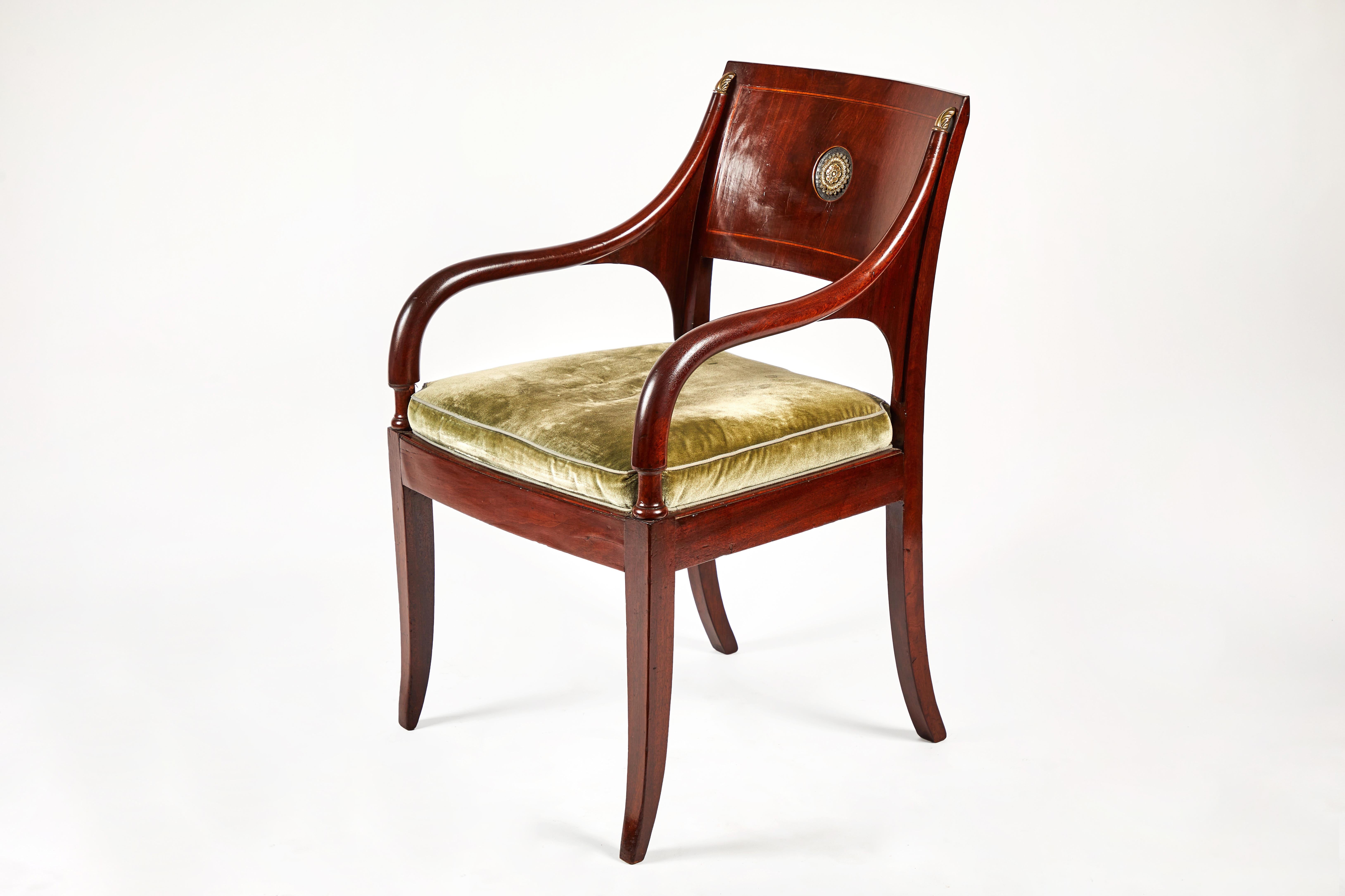 Antike neoklassizistische Sessel, frühes 19. Jahrhundert, Paar  (Messing) im Angebot