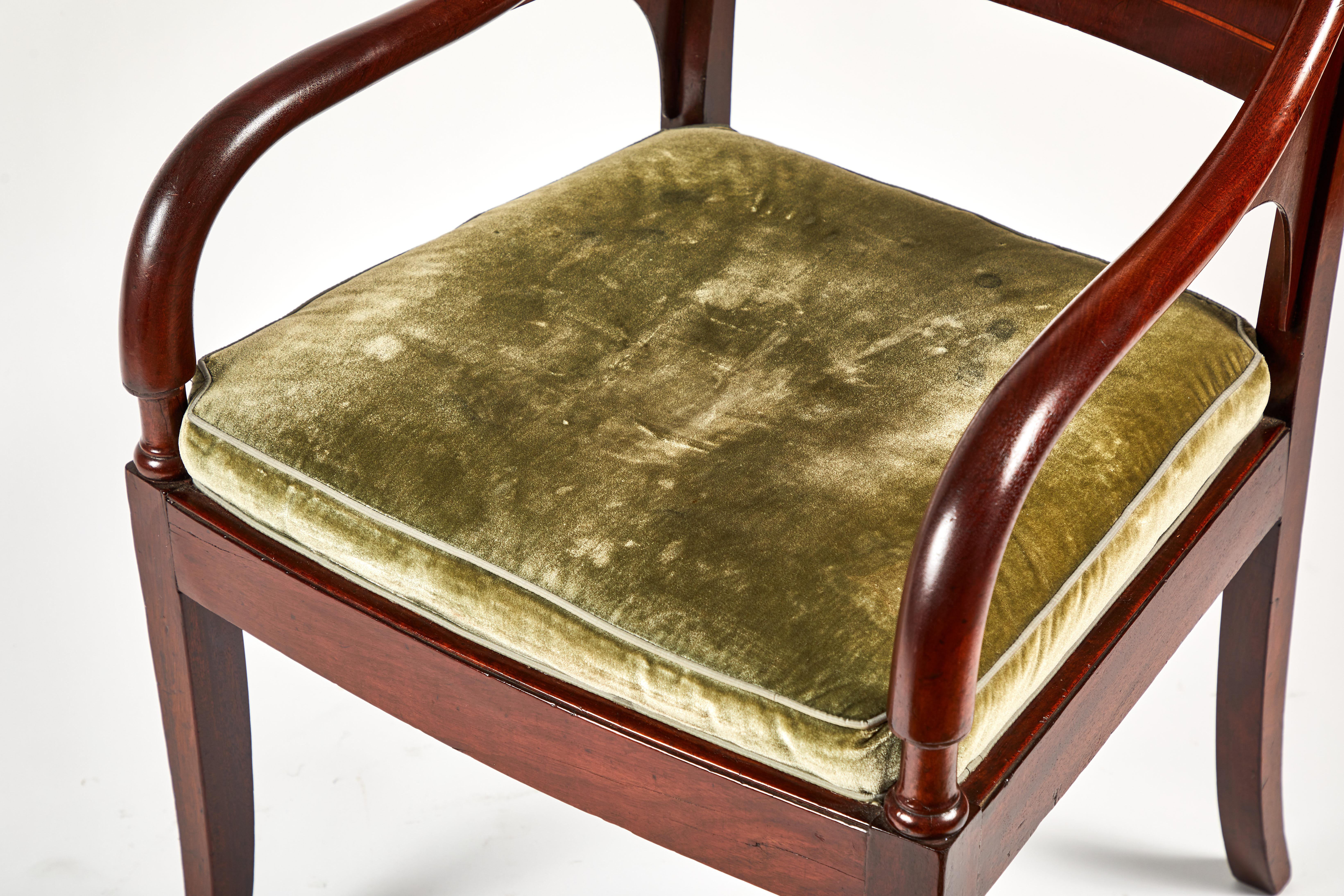 Antike neoklassizistische Sessel, frühes 19. Jahrhundert, Paar  im Angebot 1